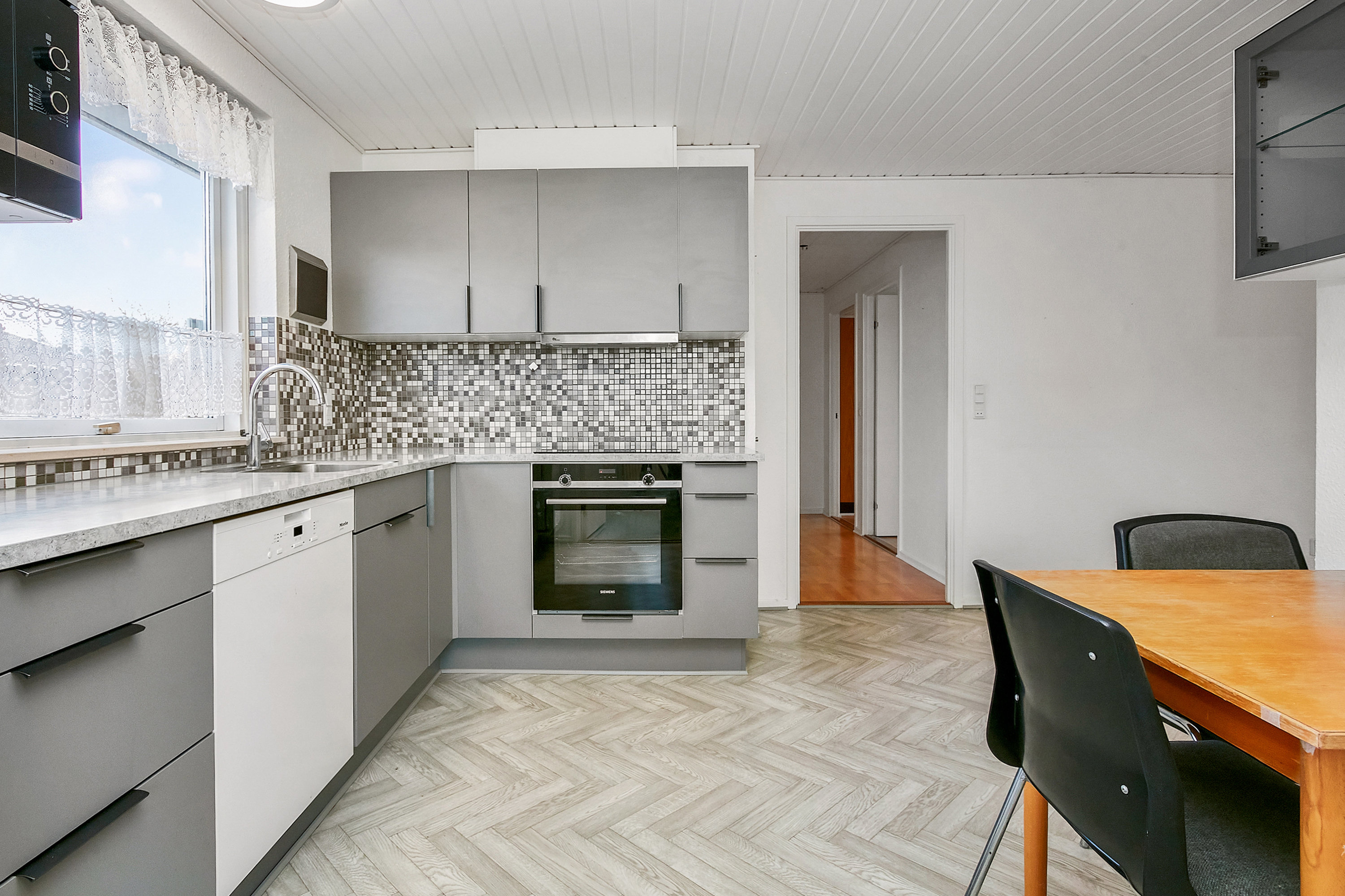 Miniaturebillede 2: køkken alrum. Billede af Rosavej 1B, 7160 Tørring