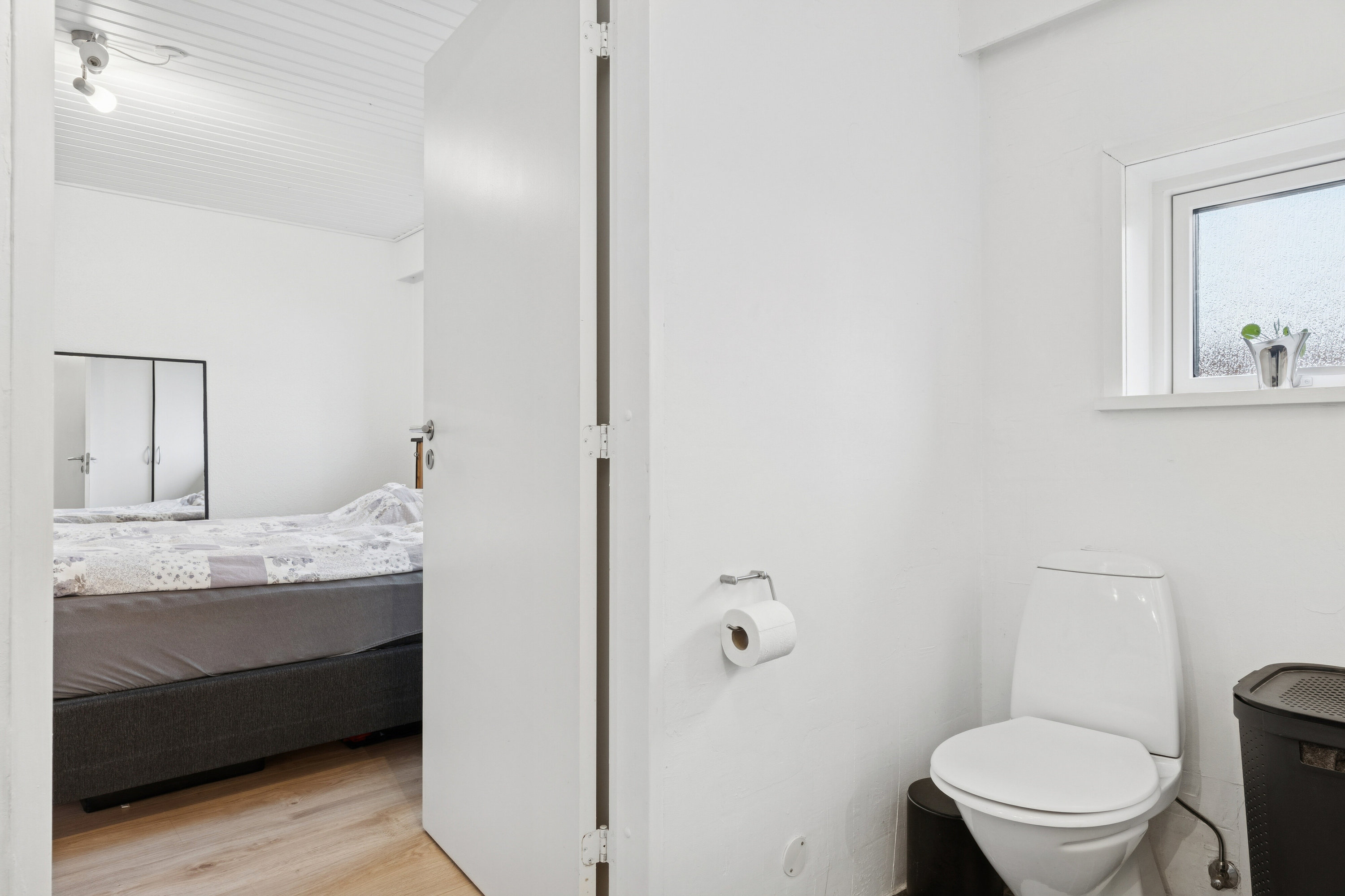 Fremhævet badeværelse billede i fuldskærmstilstand. Billede af Granvænget 18, Smedeby, 6340 Kruså