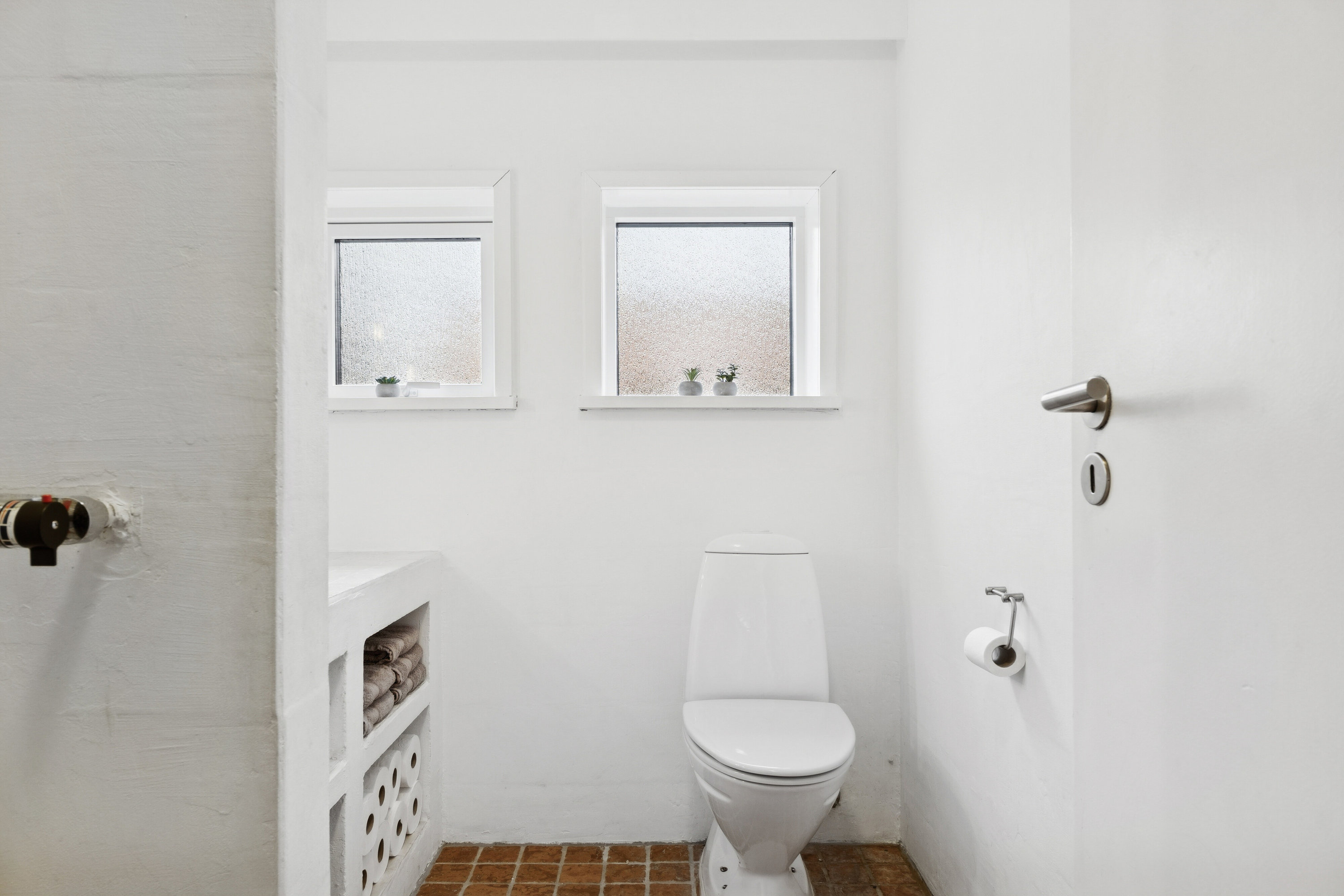 Fremhævet badeværelse billede i fuldskærmstilstand. Billede af Granvænget 18, Smedeby, 6340 Kruså