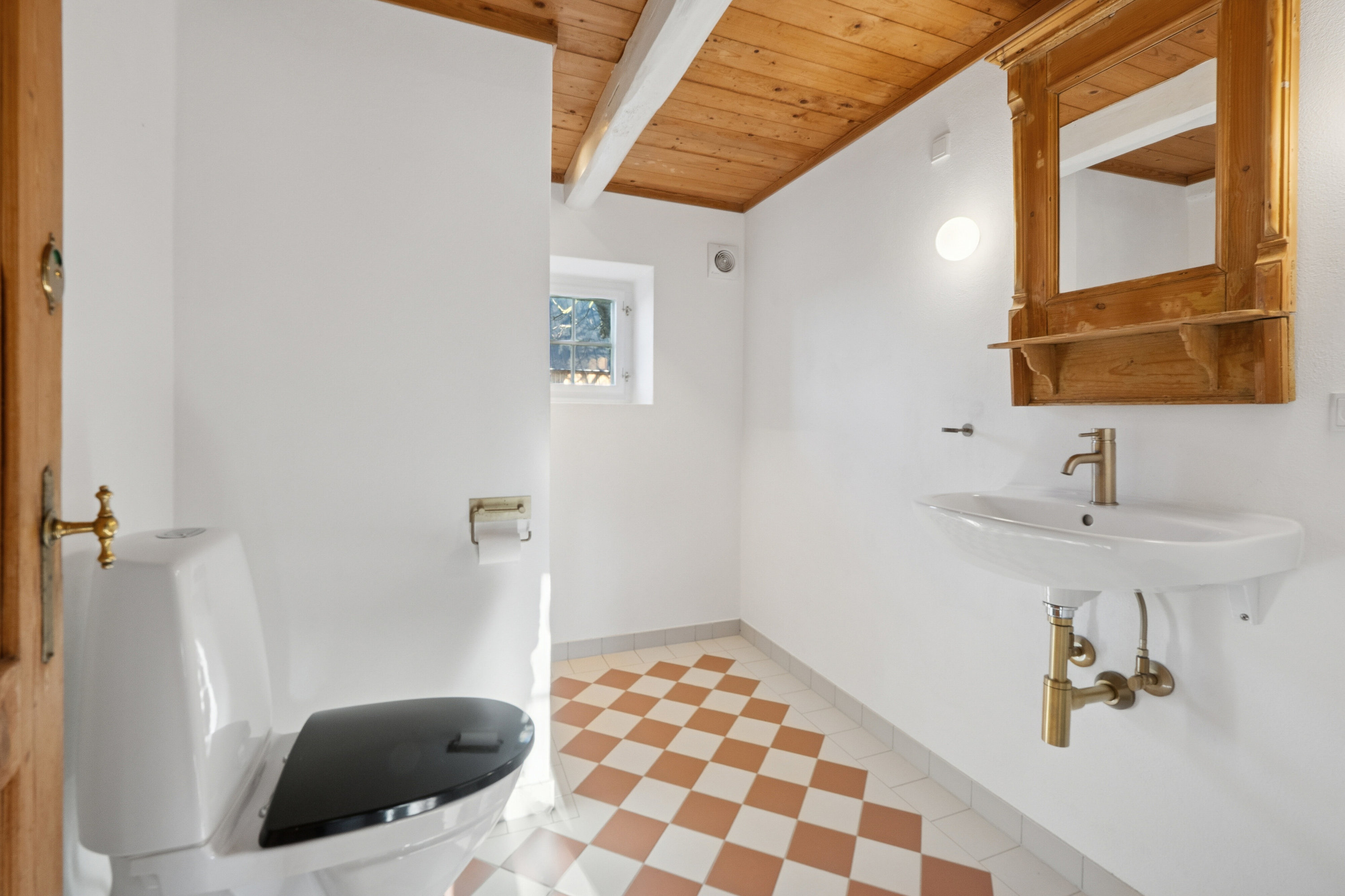 Fremhævet badeværelse billede i fuldskærmstilstand. Billede af Lyngevej 30, Lynge, 7741 Frøstrup