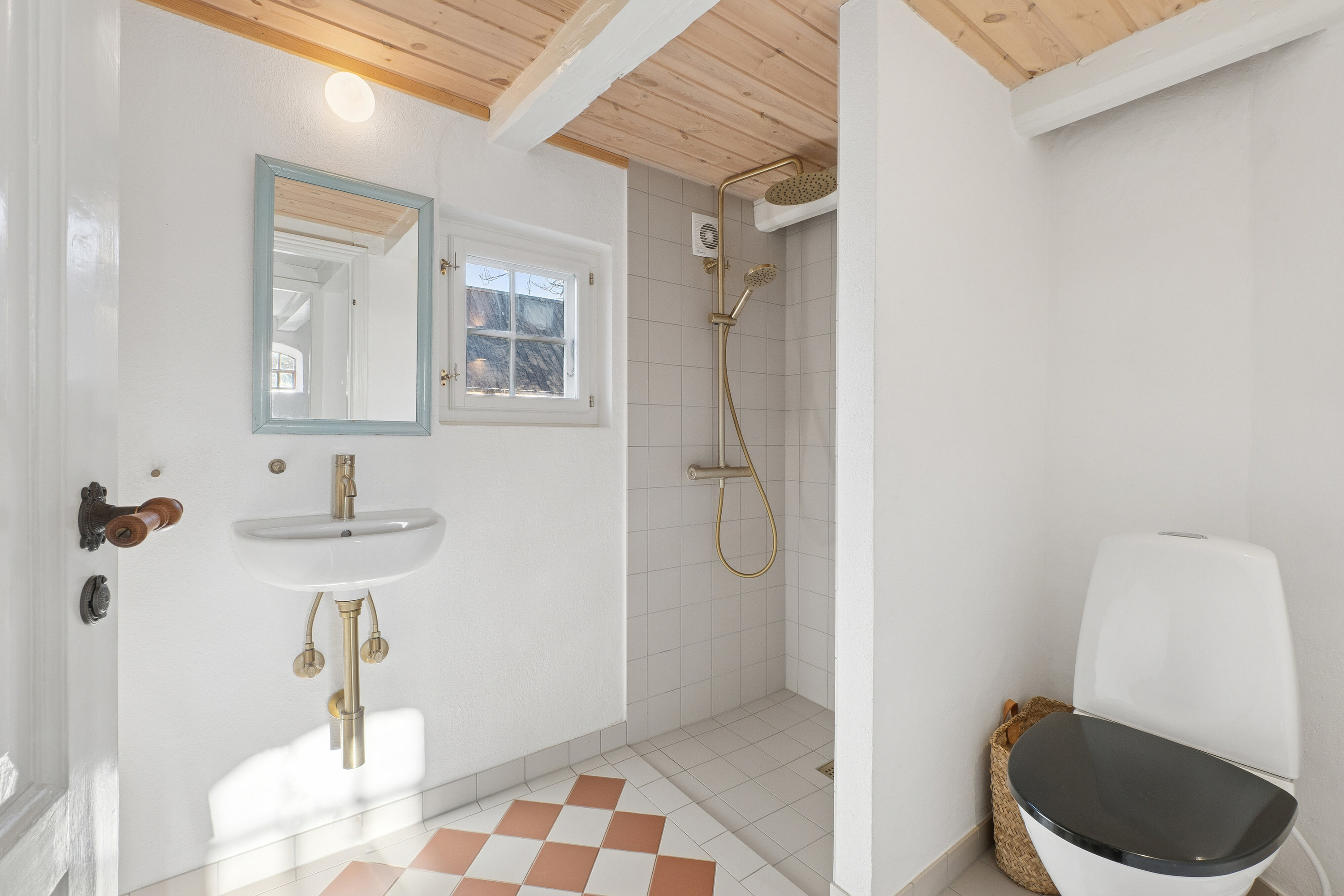 Fremhævet badeværelse billede i fuldskærmstilstand. Billede af Lyngevej 30, Lynge, 7741 Frøstrup