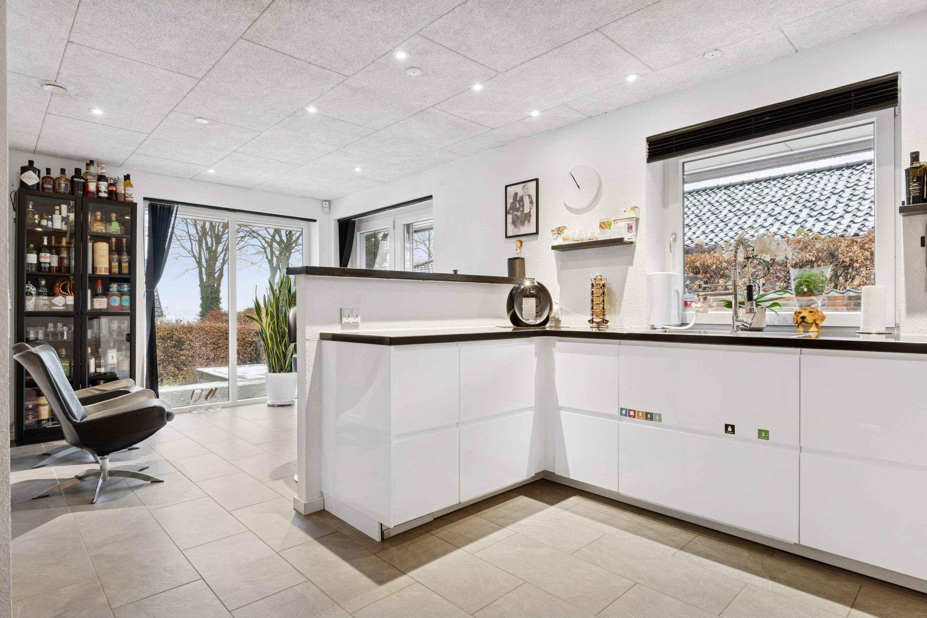 Fremhævet køkken billede i fuldskærmstilstand. Billede af Østerskovvej 47E, Kollund, 6340 Kruså