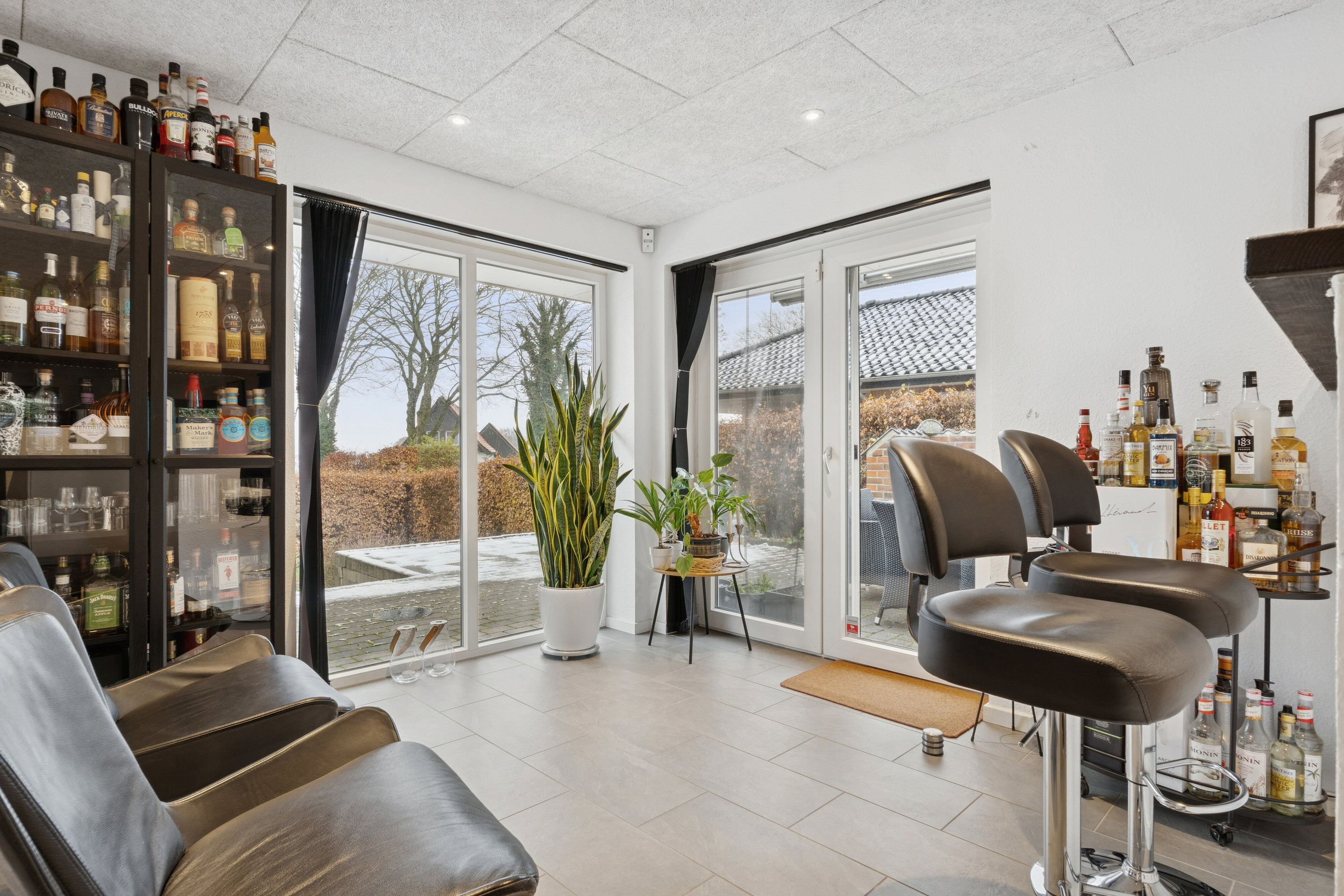 Fremhævet stue billede i fuldskærmstilstand. Billede af Østerskovvej 47E, Kollund, 6340 Kruså