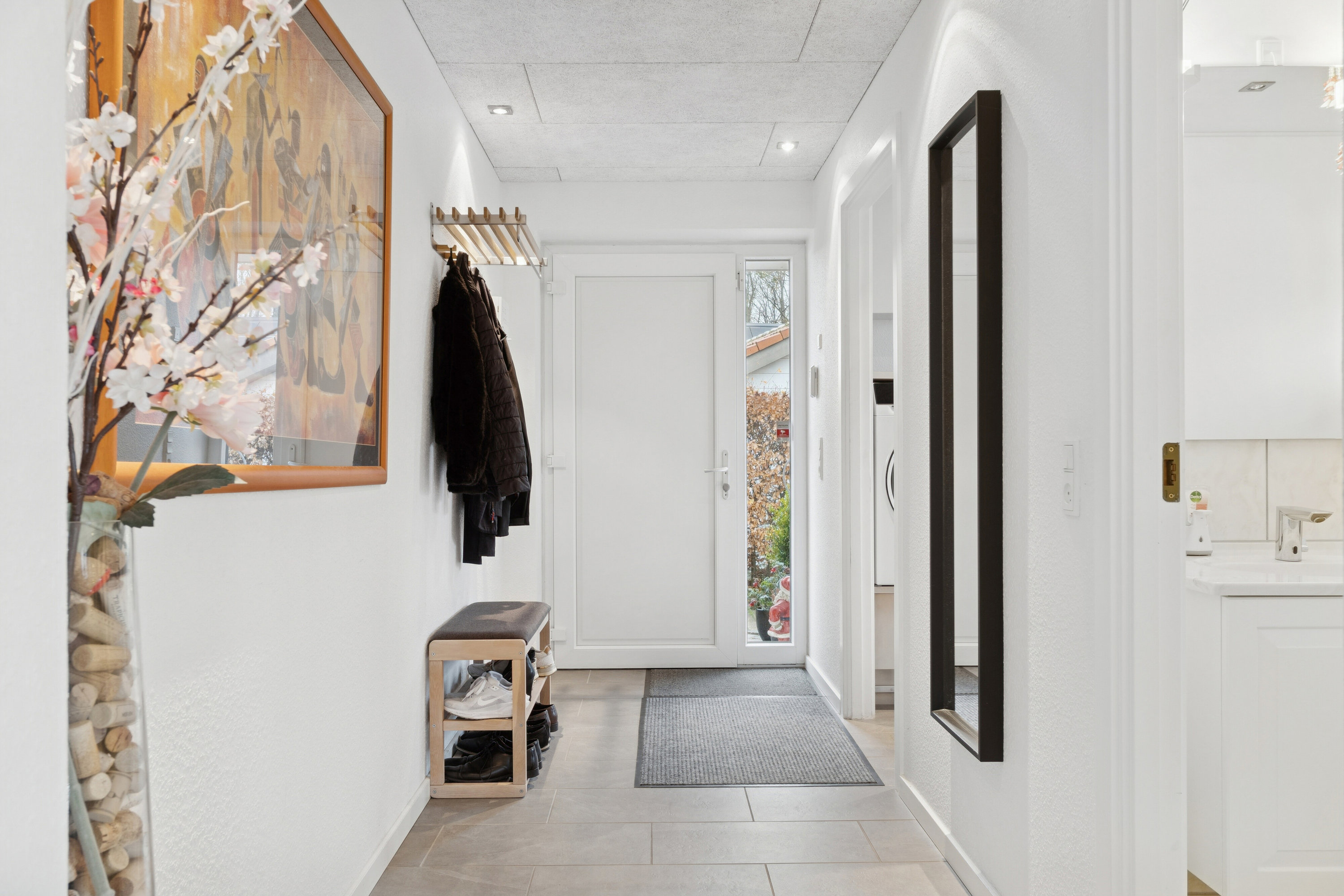 Fremhævet gang billede i fuldskærmstilstand. Billede af Østerskovvej 47E, Kollund, 6340 Kruså