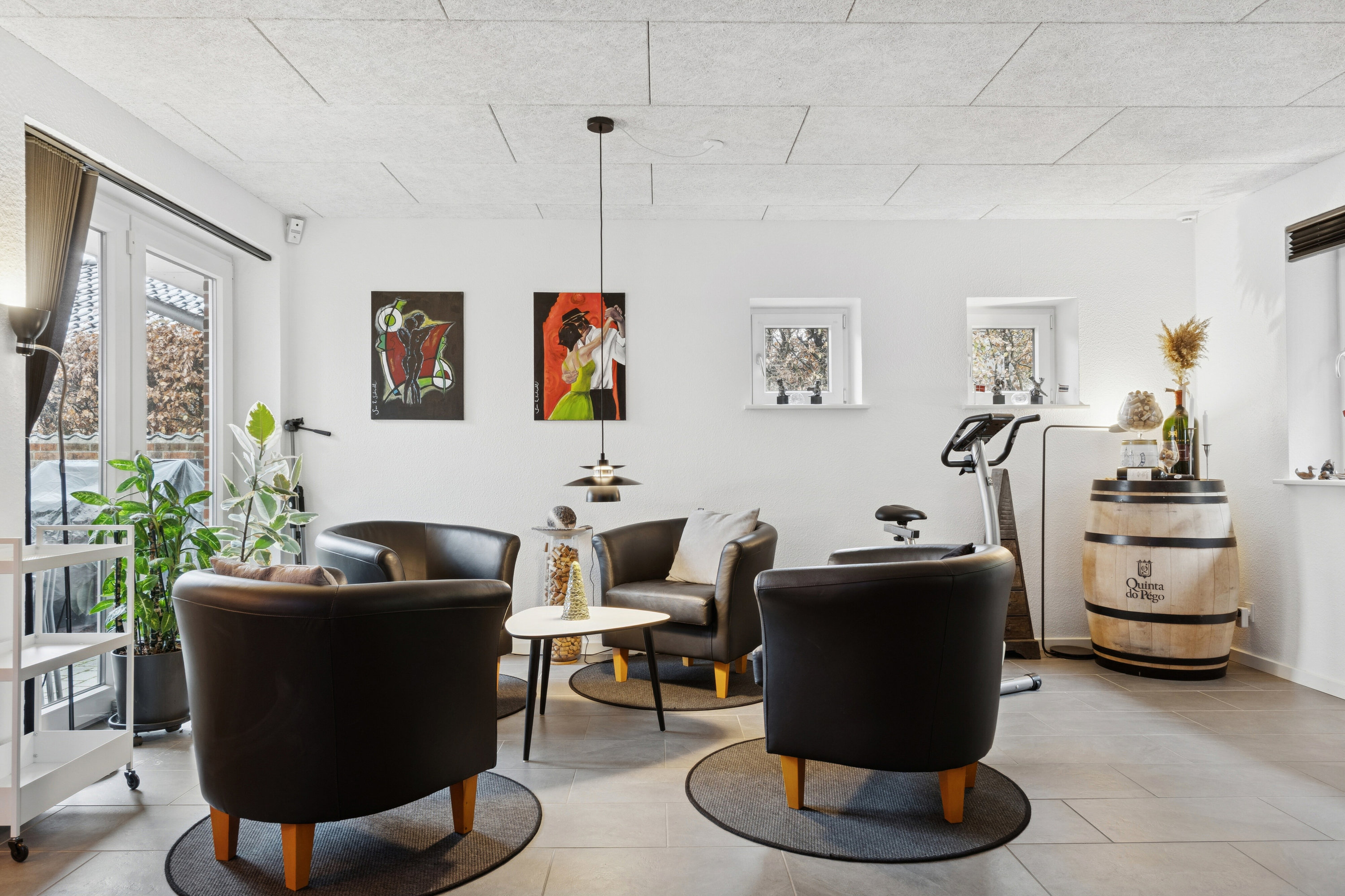 Fremhævet stue billede i fuldskærmstilstand. Billede af Østerskovvej 47E, Kollund, 6340 Kruså