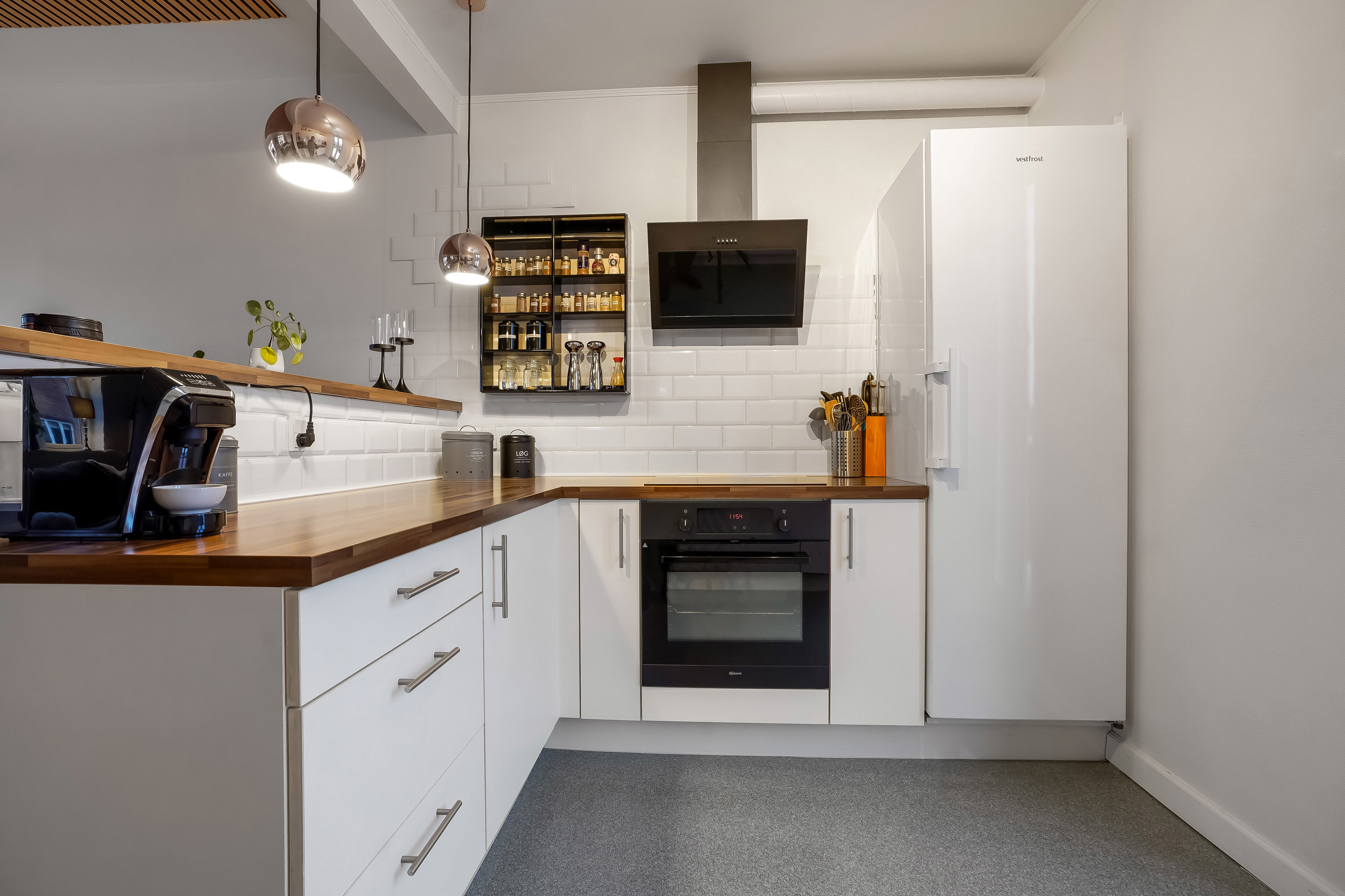 Fremhævet køkken billede i fuldskærmstilstand. Billede af Solsortevej 18, 5500 Middelfart