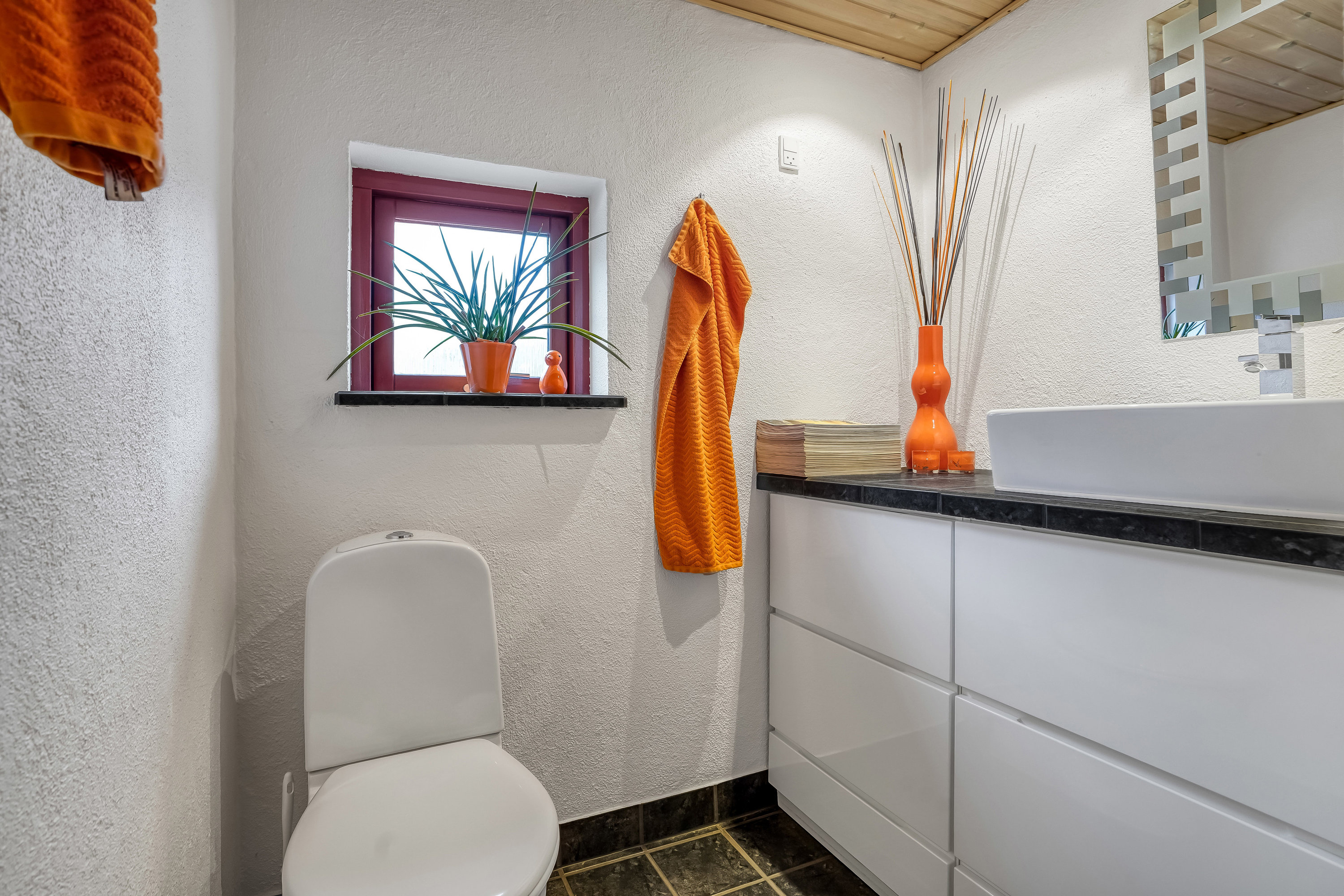 Fremhævet toilet billede i fuldskærmstilstand. Billede af Hollændervej 36, 5500 Middelfart