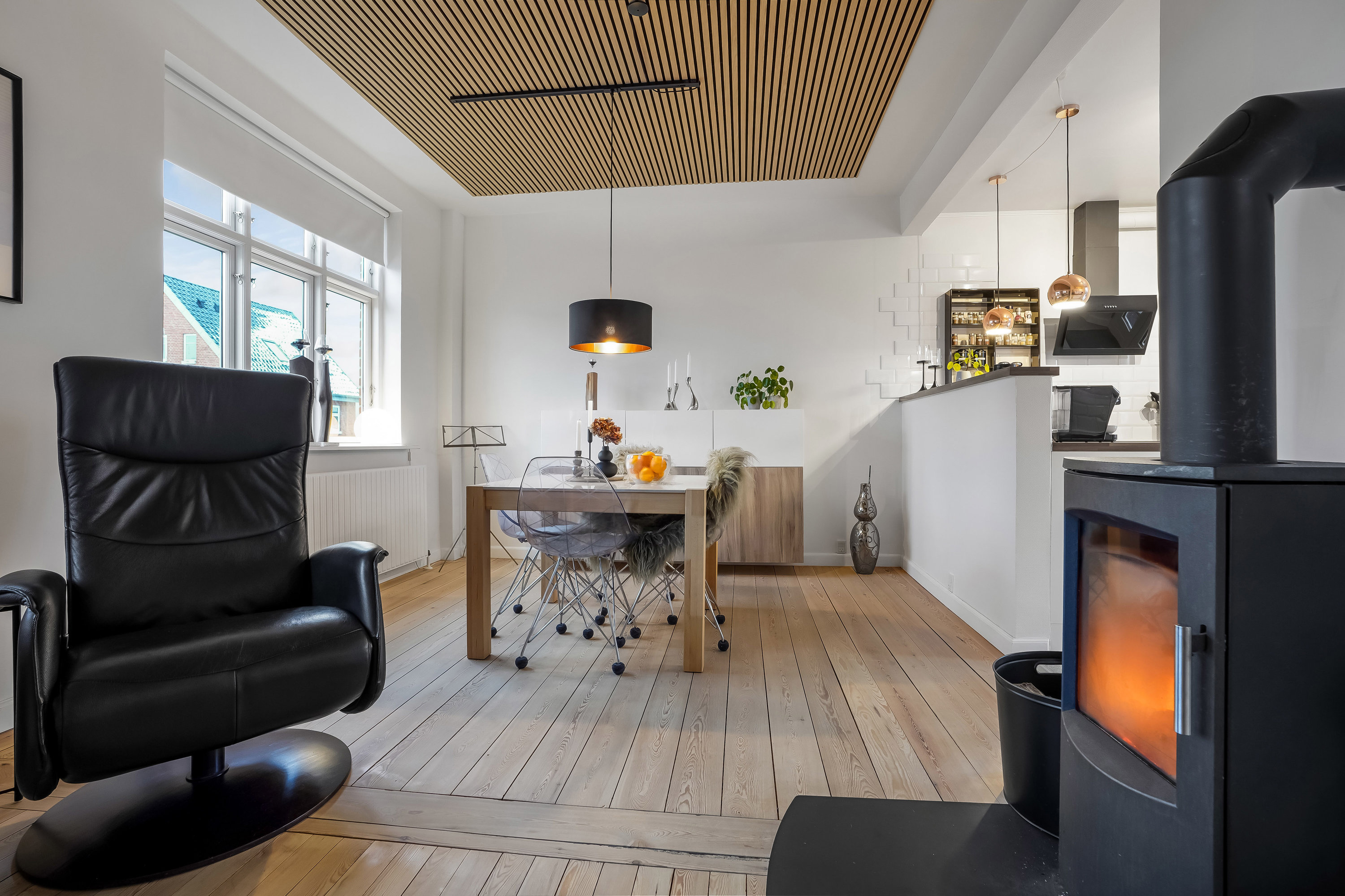 Fremhævet stue billede i fuldskærmstilstand. Billede af Solsortevej 18, 5500 Middelfart