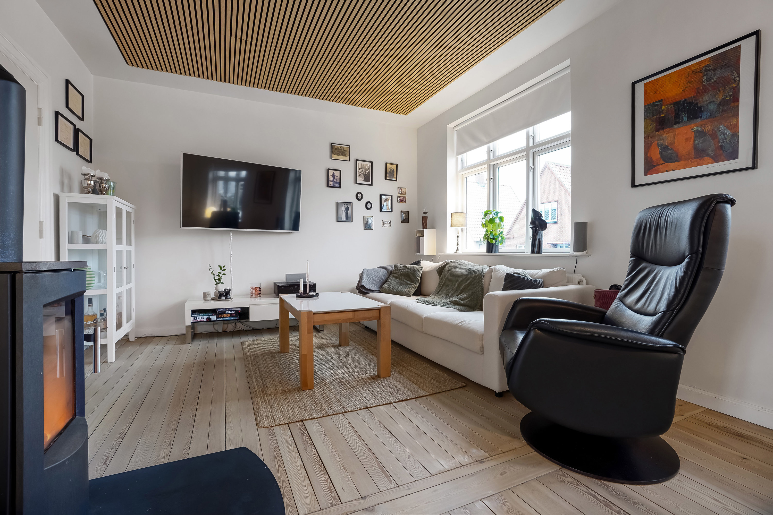 Fremhævet stue billede i fuldskærmstilstand. Billede af Solsortevej 18, 5500 Middelfart