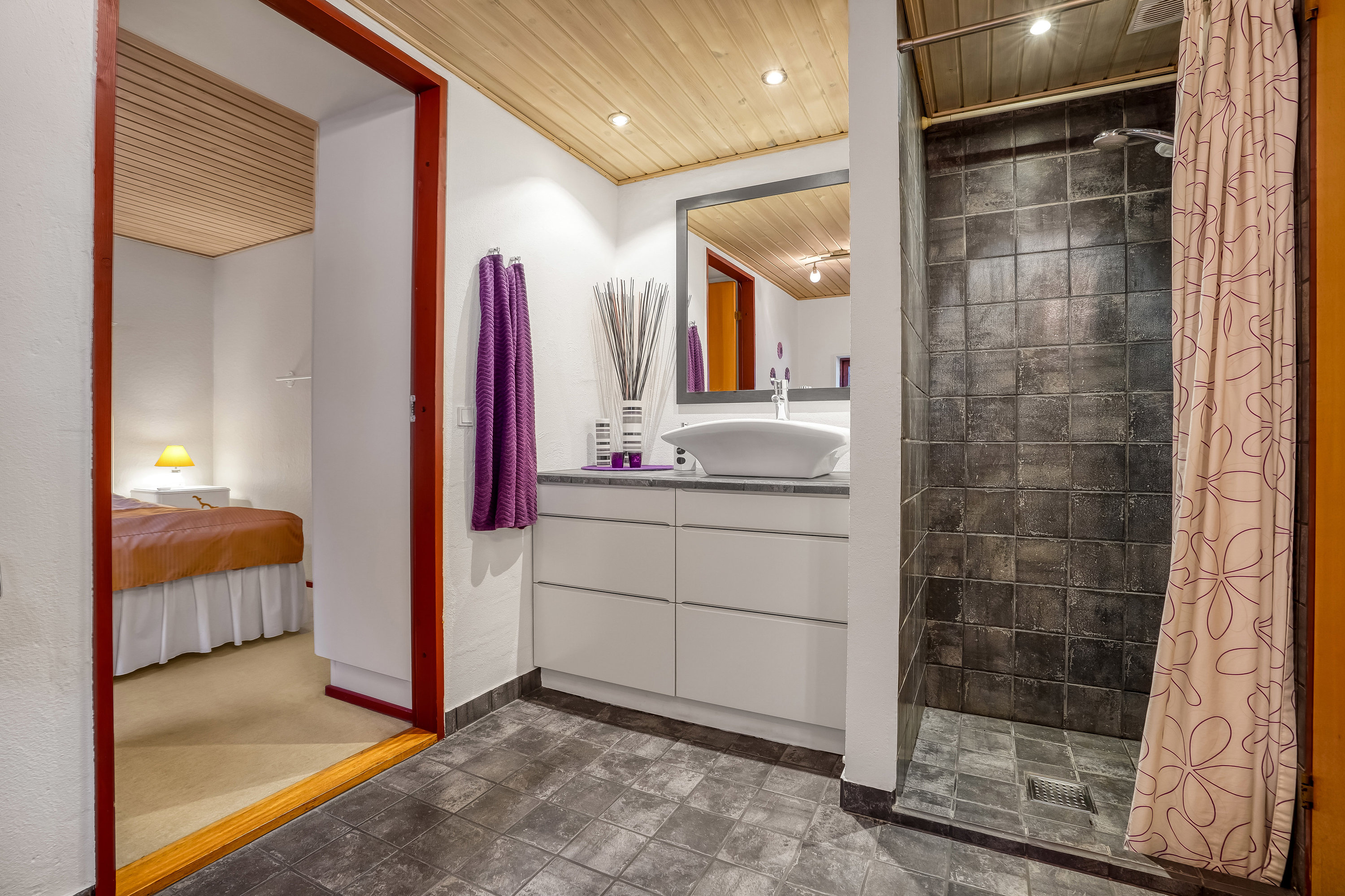 Fremhævet badeværelse billede i fuldskærmstilstand. Billede af Hollændervej 36, 5500 Middelfart