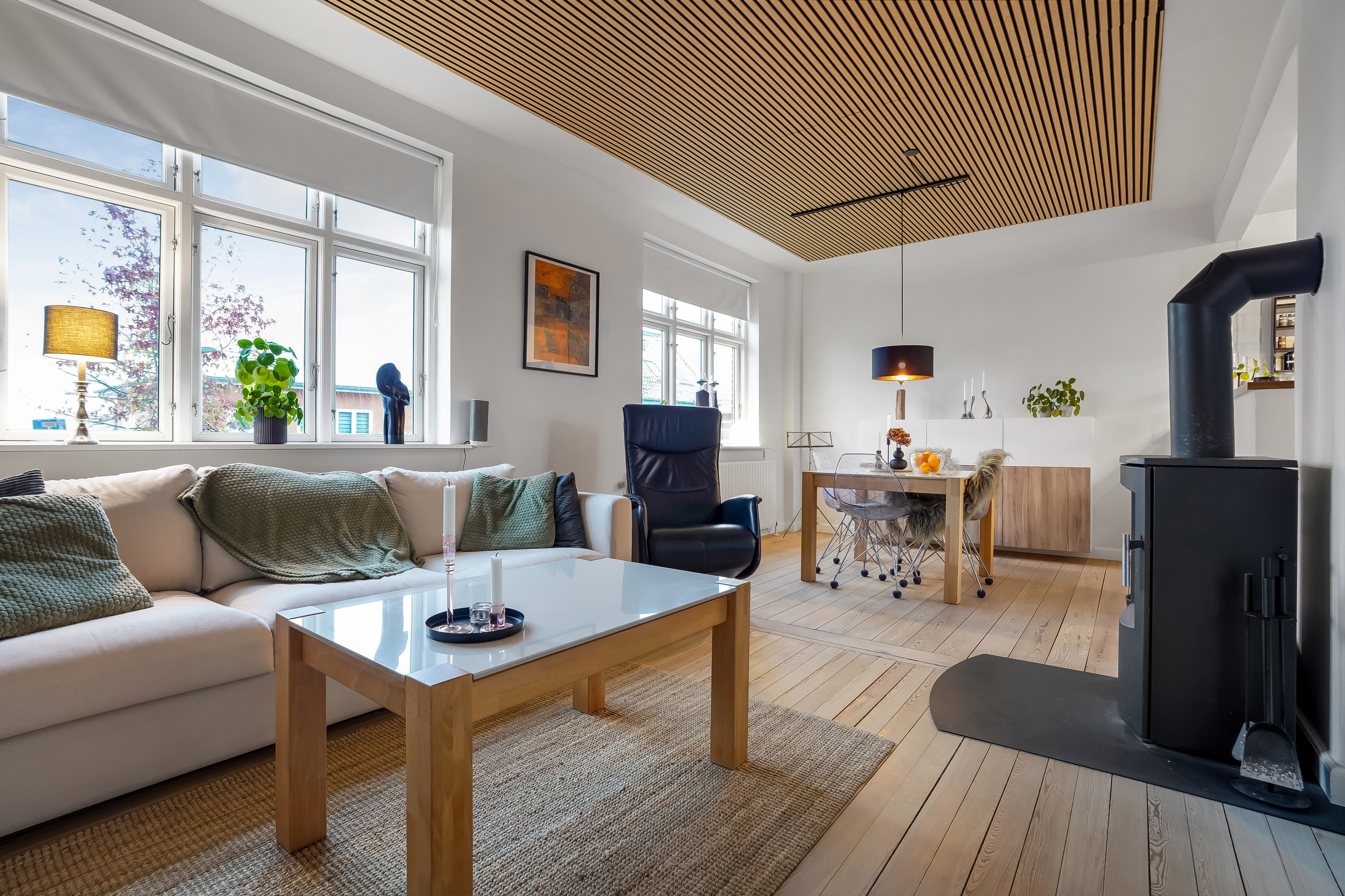 Fremhævet stue billede i fuldskærmstilstand. Billede af Solsortevej 18, 5500 Middelfart