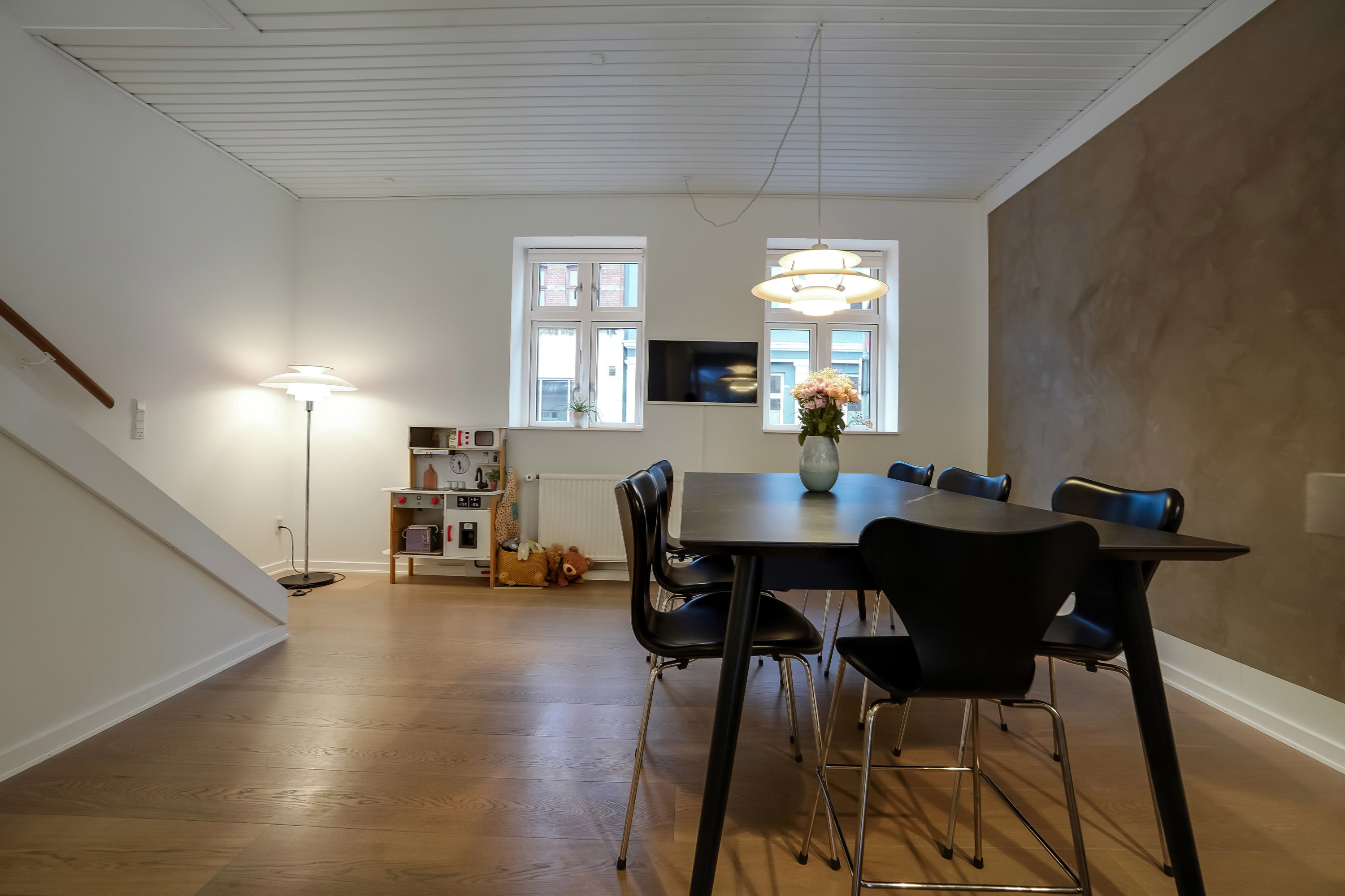 Fremhævet stue billede i fuldskærmstilstand. Billede af Vesterbro 80A, 5000 Odense C