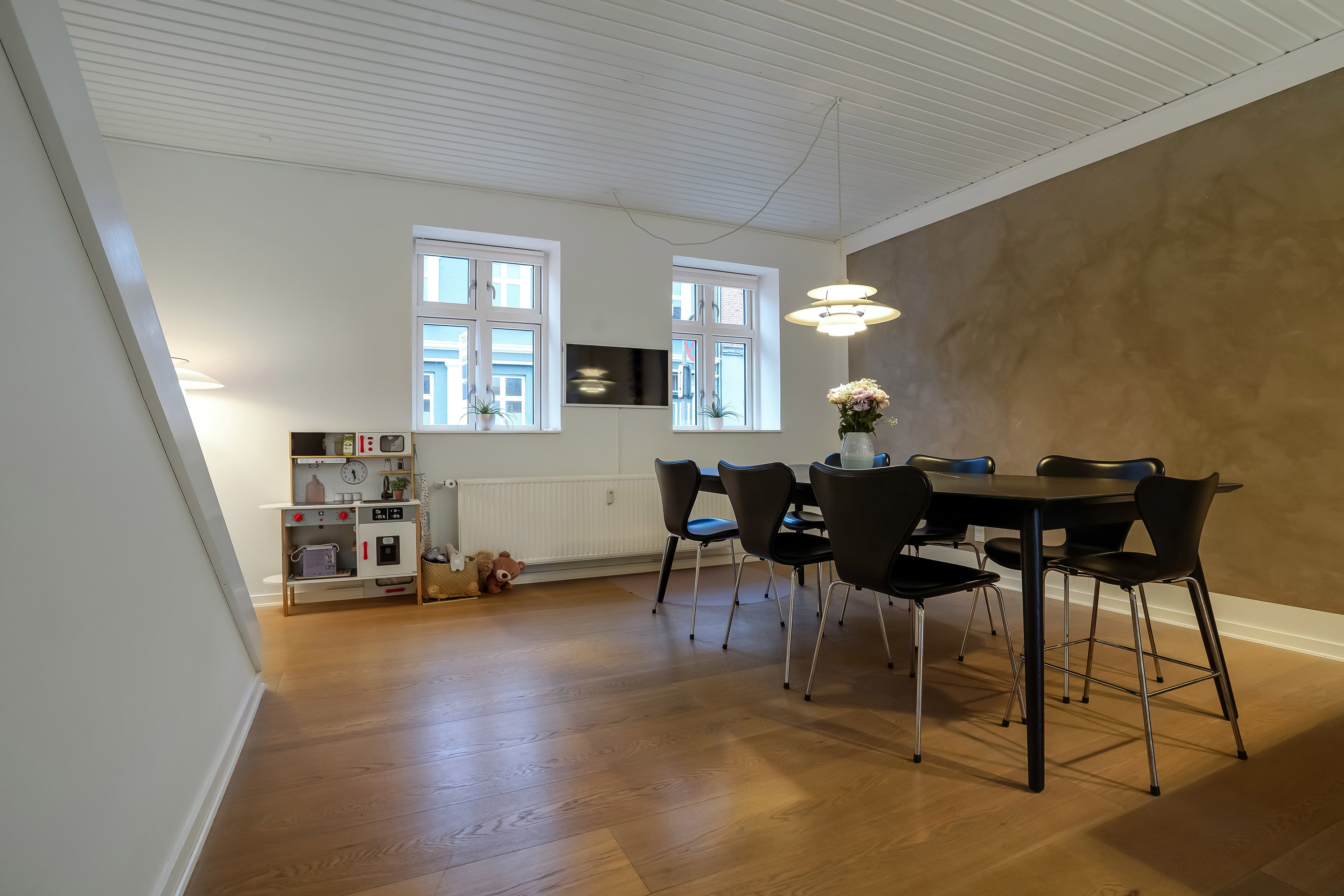 Fremhævet stue billede i fuldskærmstilstand. Billede af Vesterbro 80A, 5000 Odense C