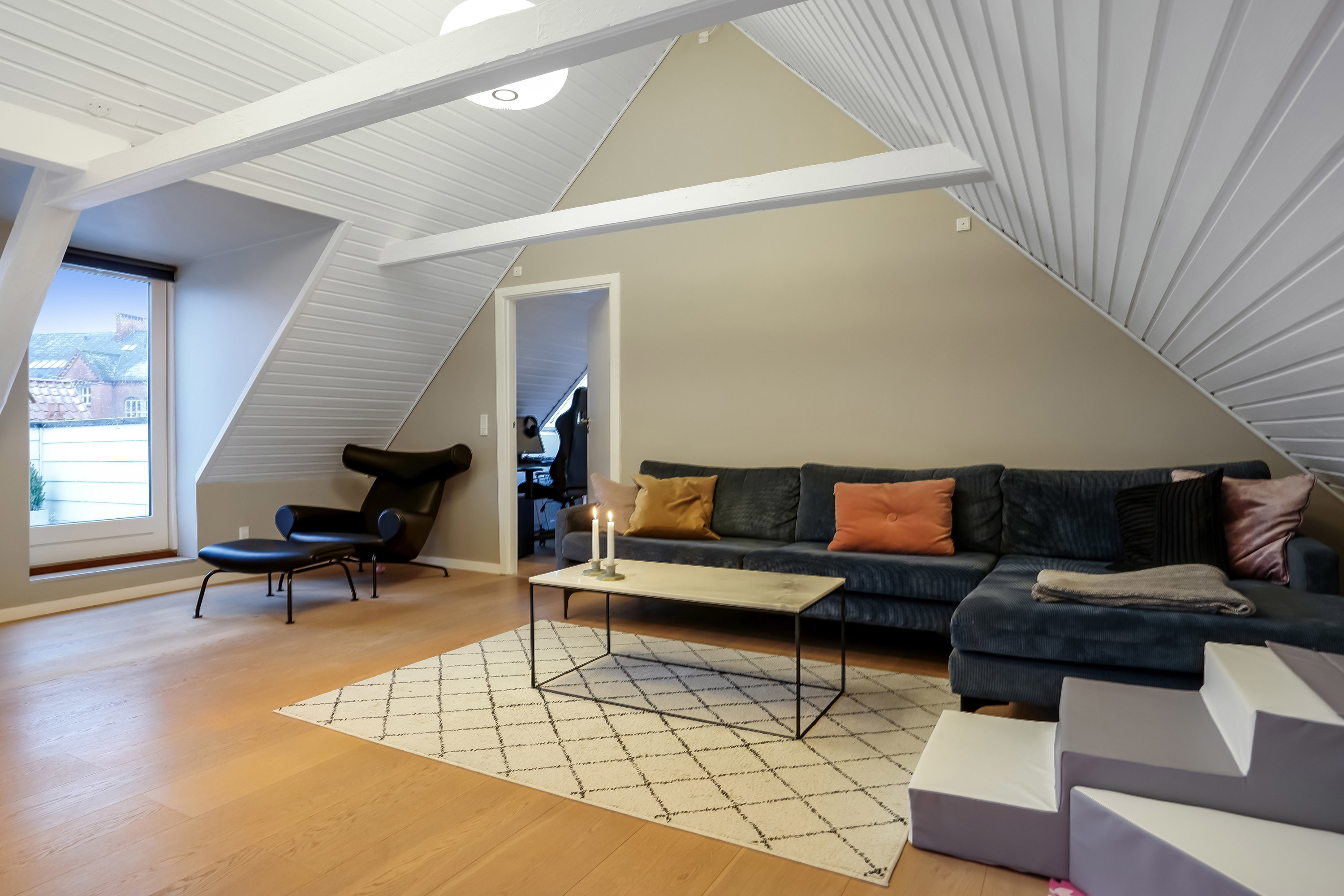 Fremhævet stue billede i fuldskærmstilstand. Billede af Vesterbro 80A, 5000 Odense C