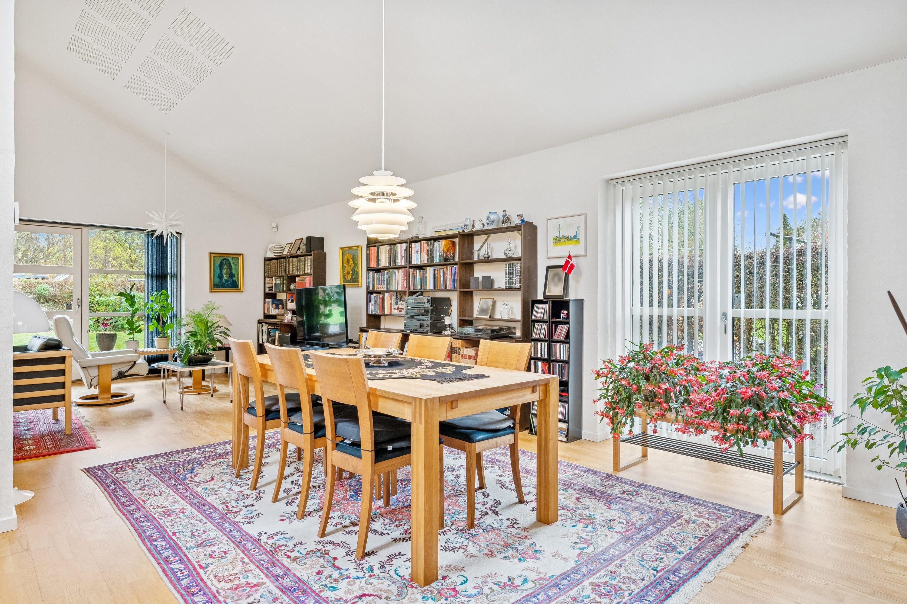 Fremhævet stue billede i fuldskærmstilstand. Billede af Christiansborgvej 24, 8930 Randers NØ