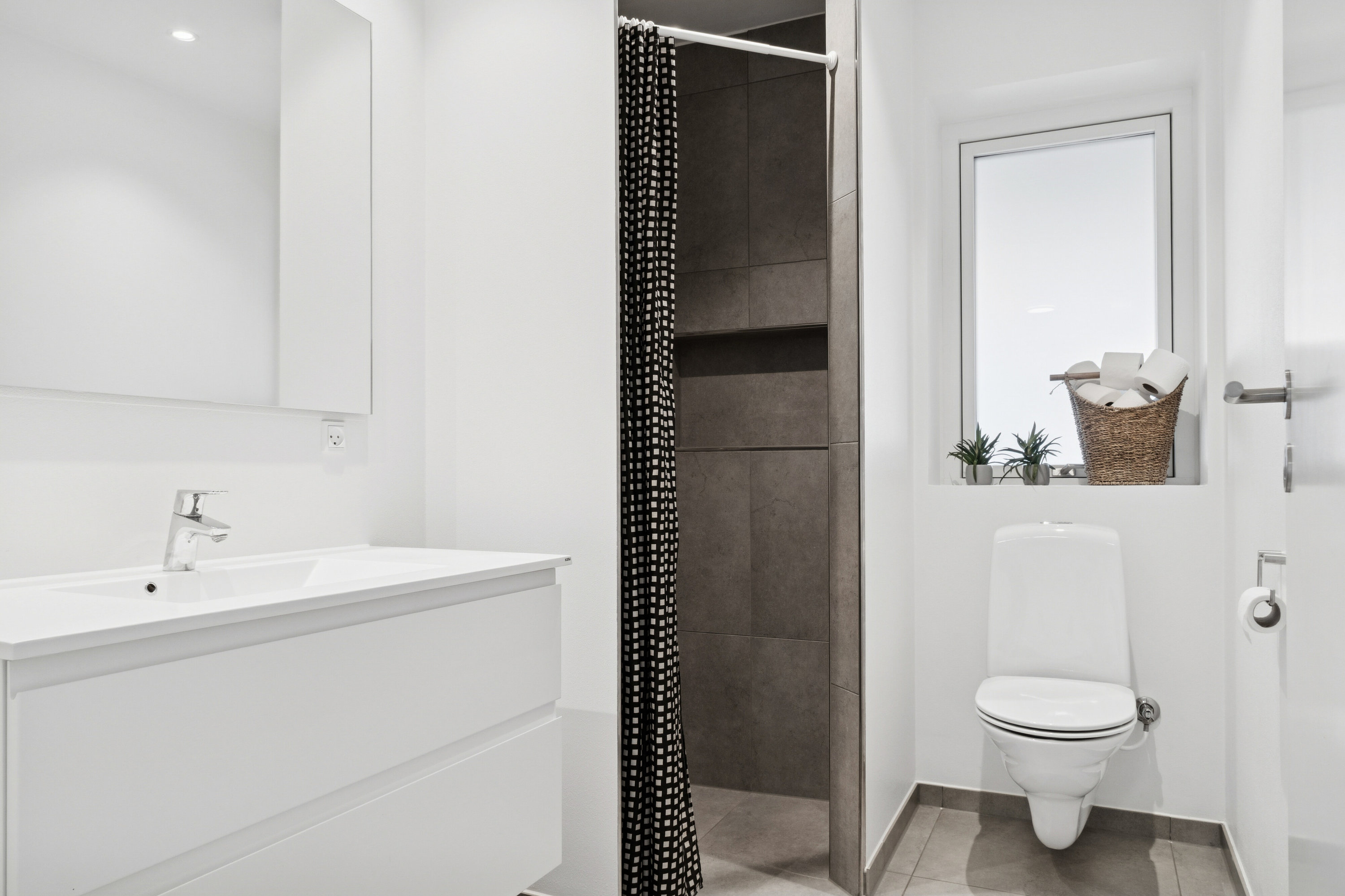 Fremhævet badeværelse billede i fuldskærmstilstand. Billede af Humle Bakke 1, 4390 Vipperød