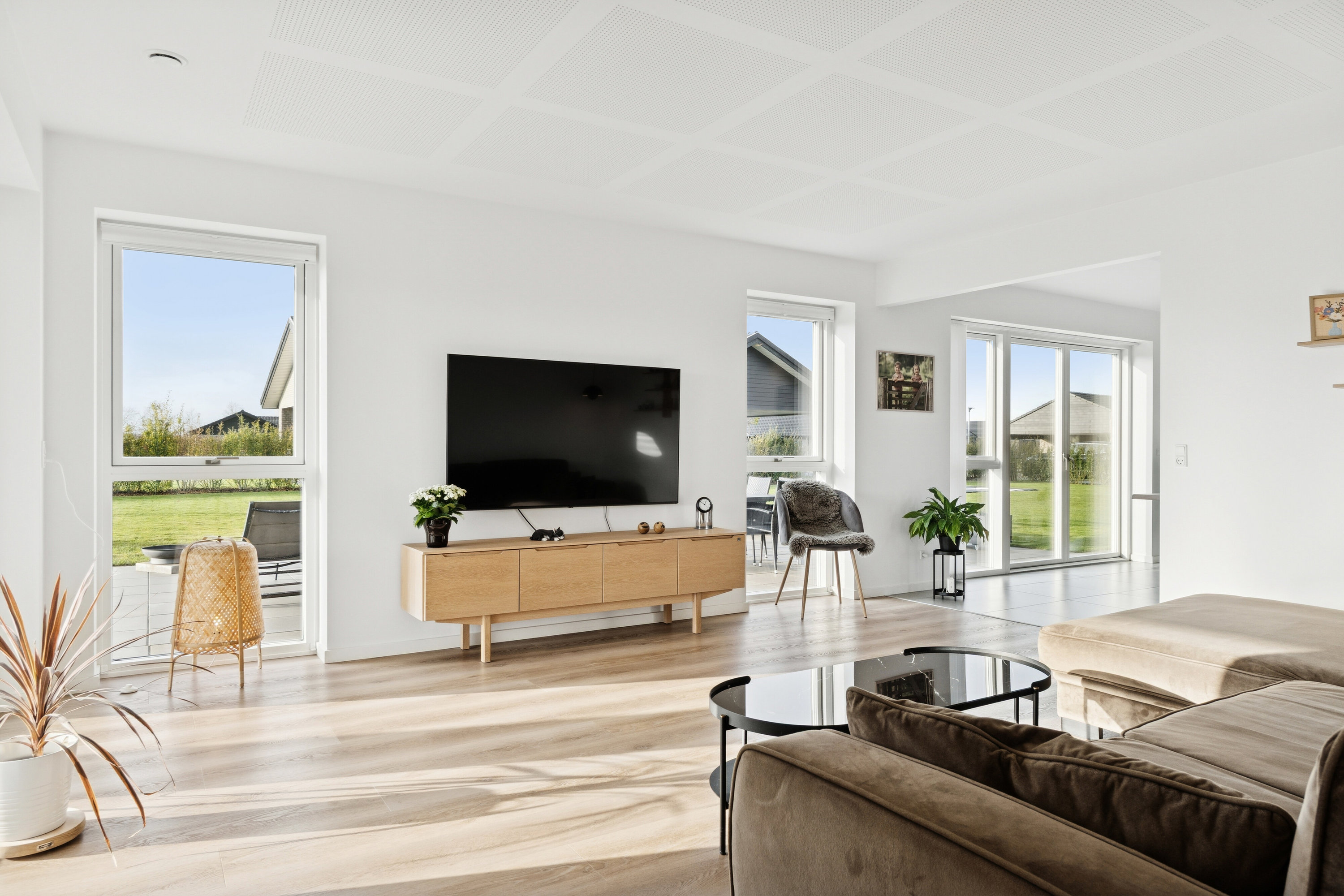 Fremhævet stue billede i fuldskærmstilstand. Billede af Humle Bakke 1, 4390 Vipperød