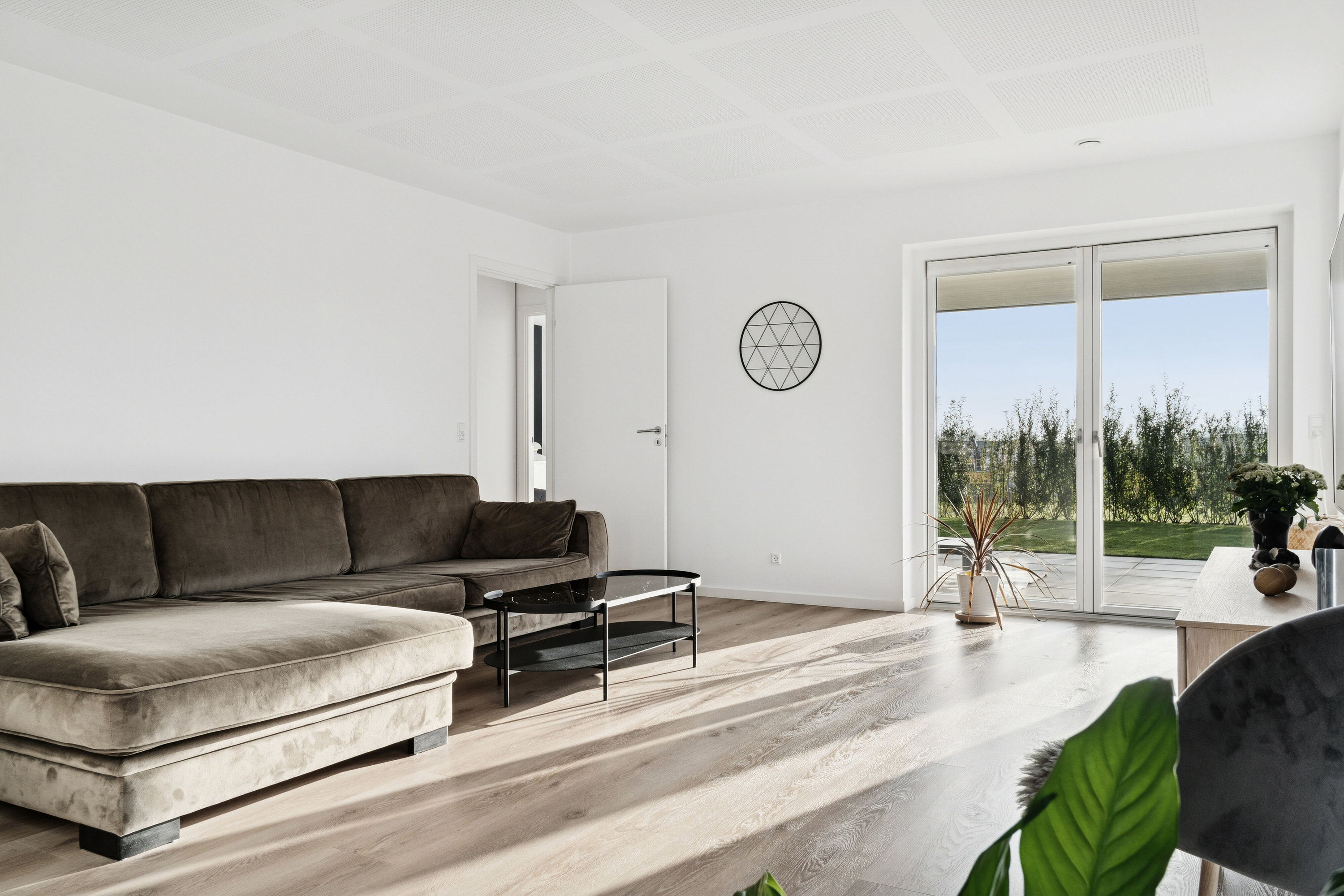 Fremhævet stue billede i fuldskærmstilstand. Billede af Humle Bakke 1, 4390 Vipperød