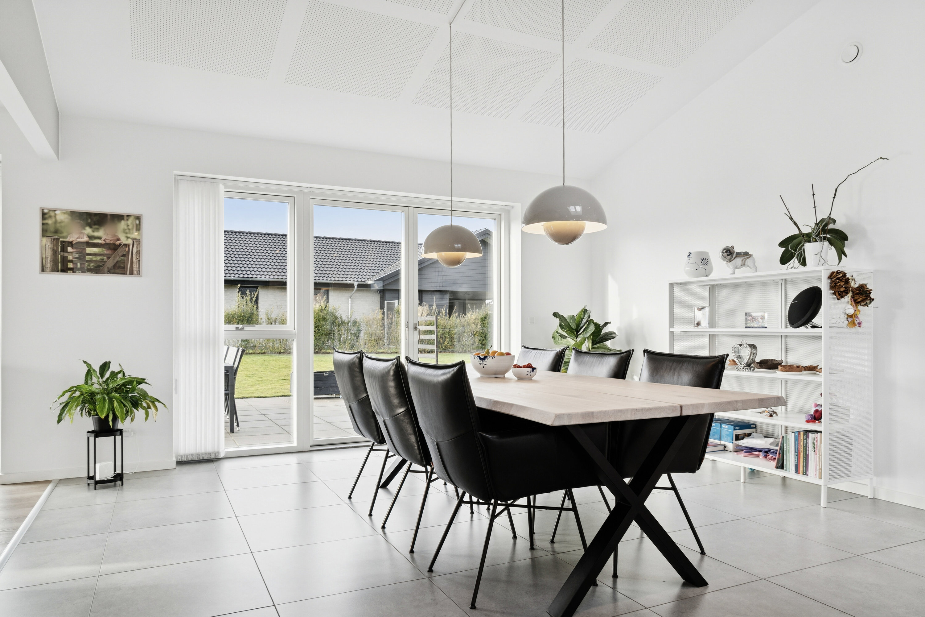 Fremhævet spisestue billede i fuldskærmstilstand. Billede af Humle Bakke 1, 4390 Vipperød