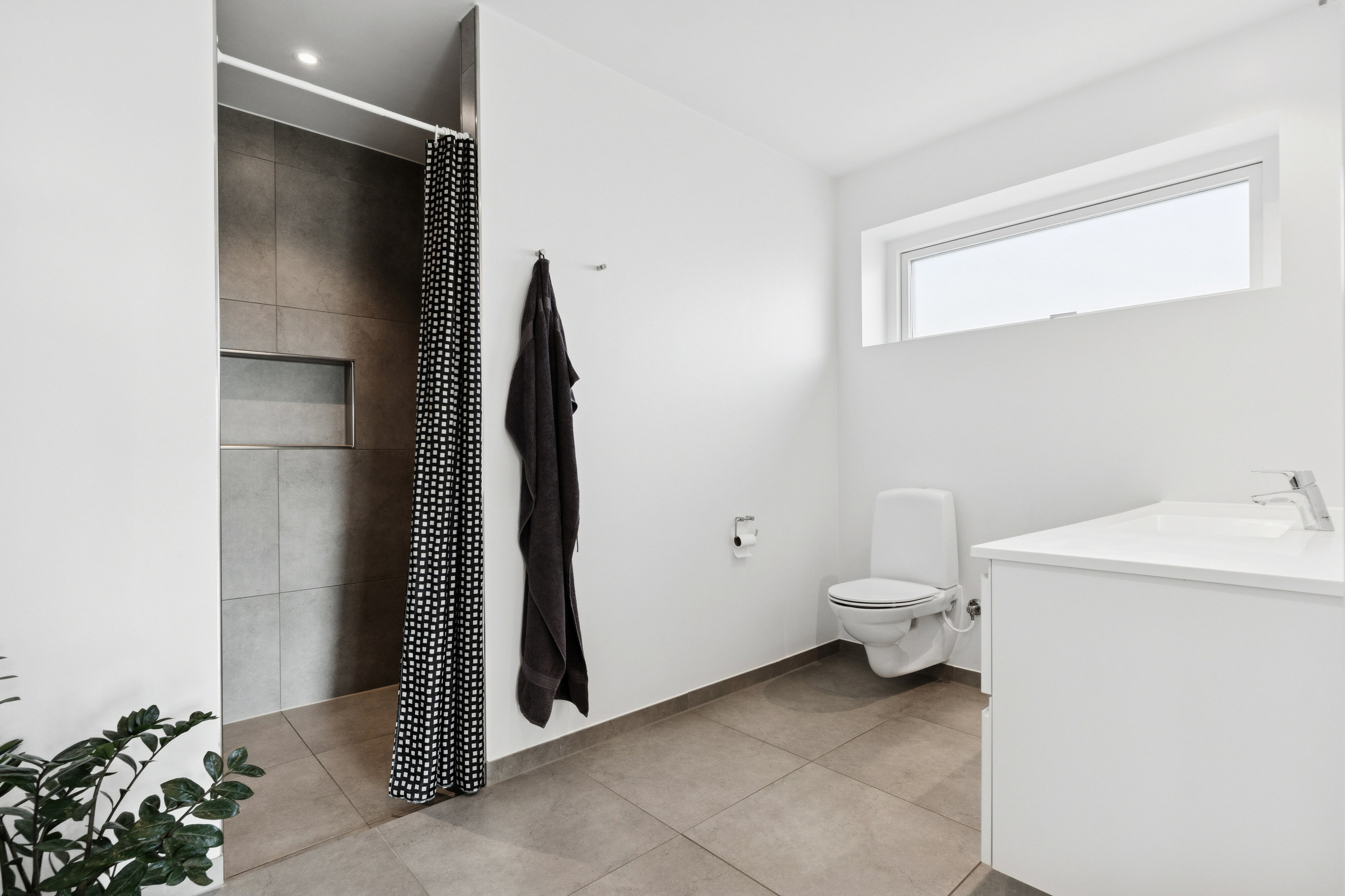 Fremhævet badeværelse billede i fuldskærmstilstand. Billede af Humle Bakke 1, 4390 Vipperød