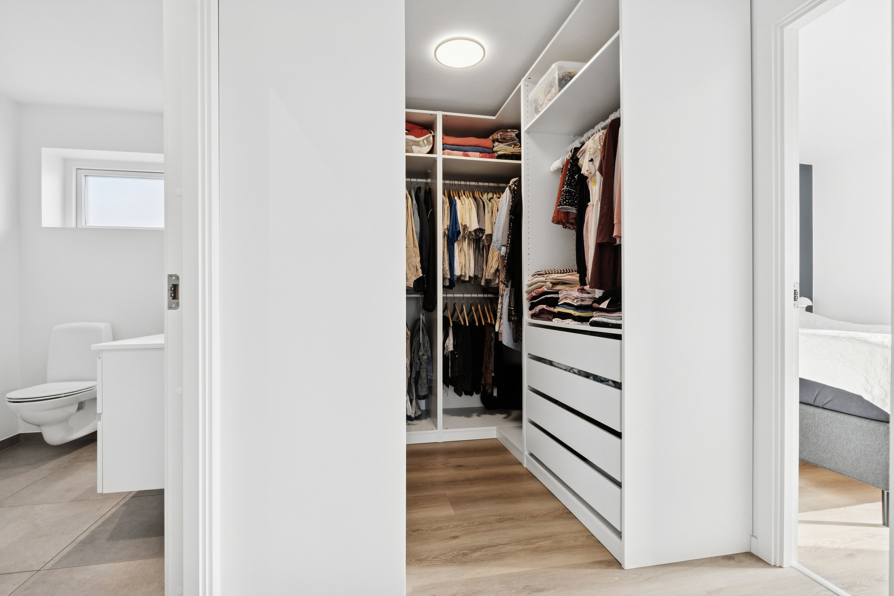 Fremhævet indendørs billede i fuldskærmstilstand. Billede af Humle Bakke 1, 4390 Vipperød