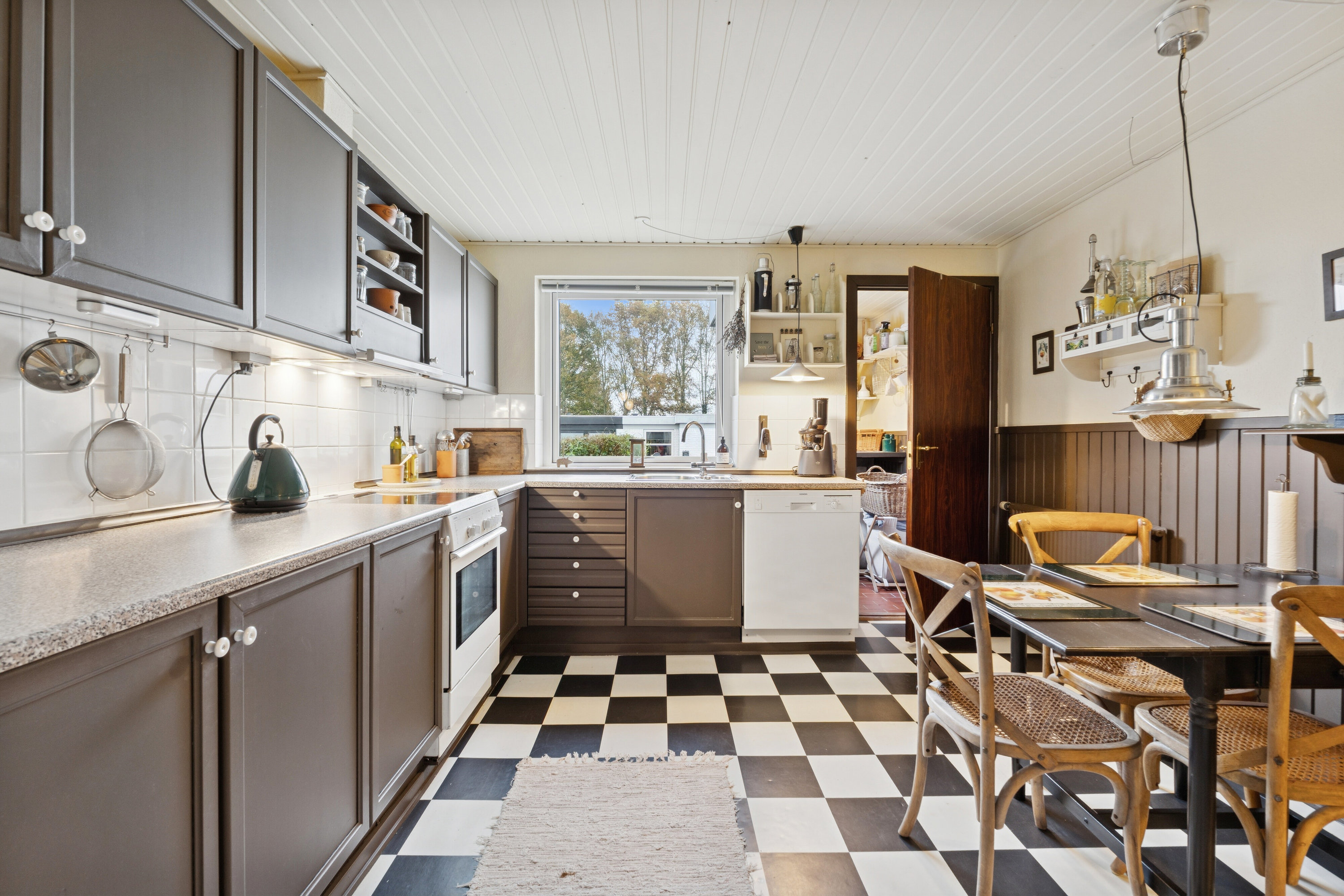 Fremhævet køkken billede i fuldskærmstilstand. Billede af Præstevej 131, Korup, 5210 Odense NV