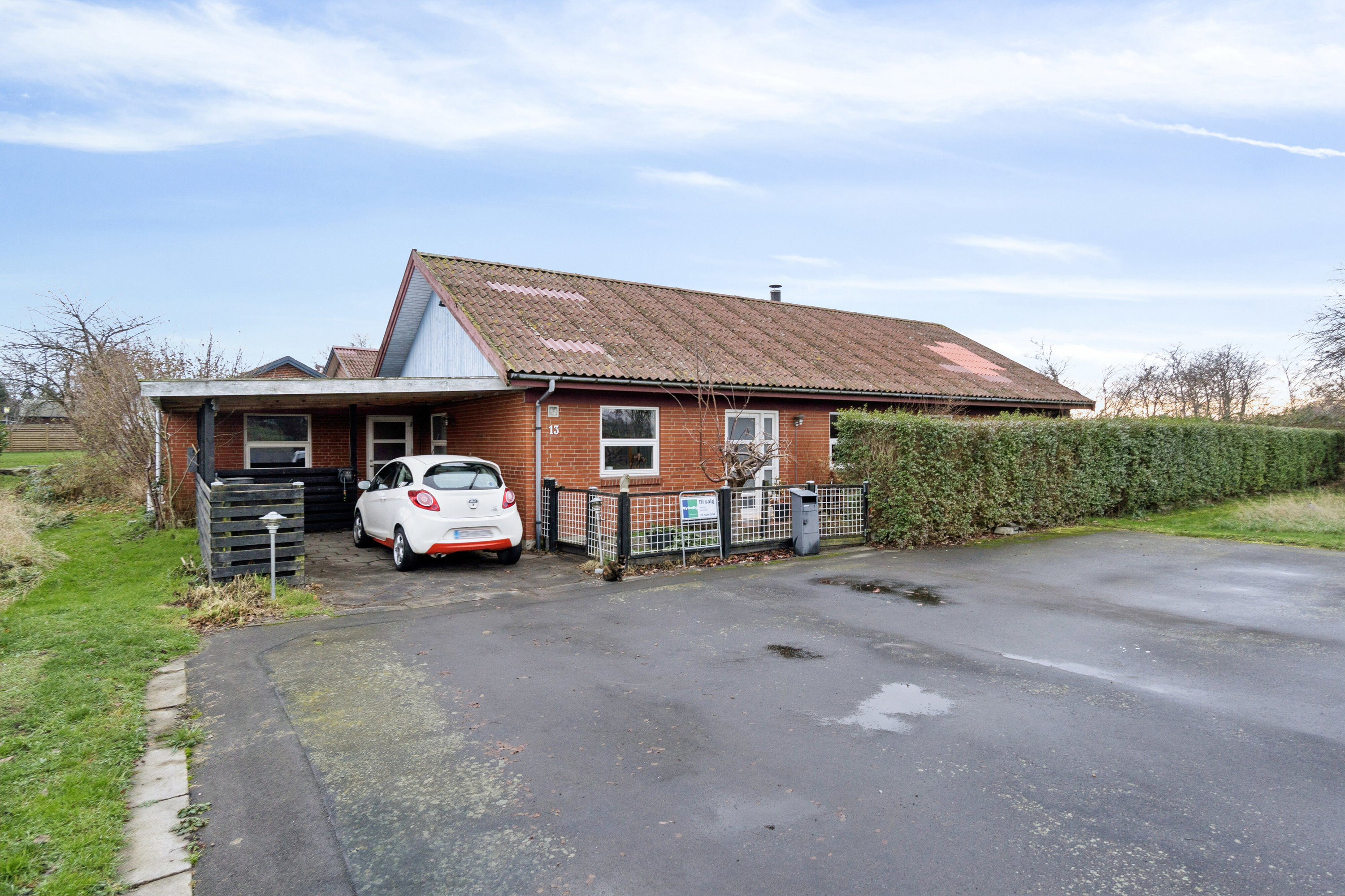 Miniaturebillede 1: set fra vejen. Billede af Baneengen 13, Nylars, 3720 Aakirkeby