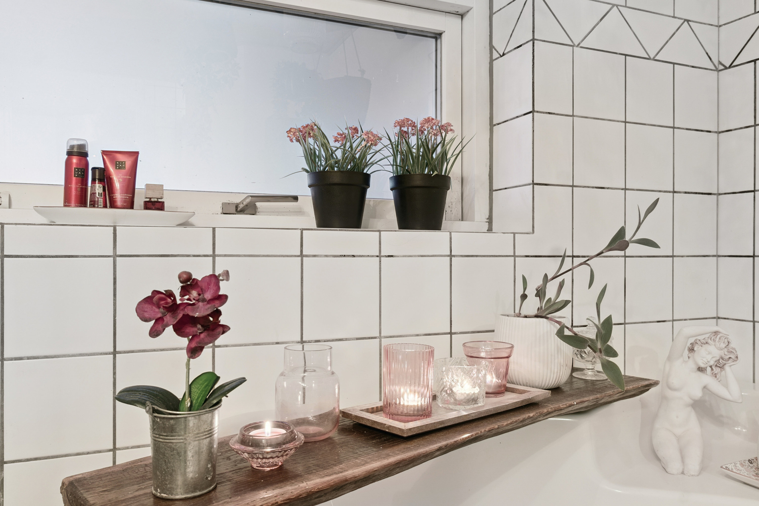 Fremhævet badeværelse billede i fuldskærmstilstand. Billede af Baneengen 13, Nylars, 3720 Aakirkeby