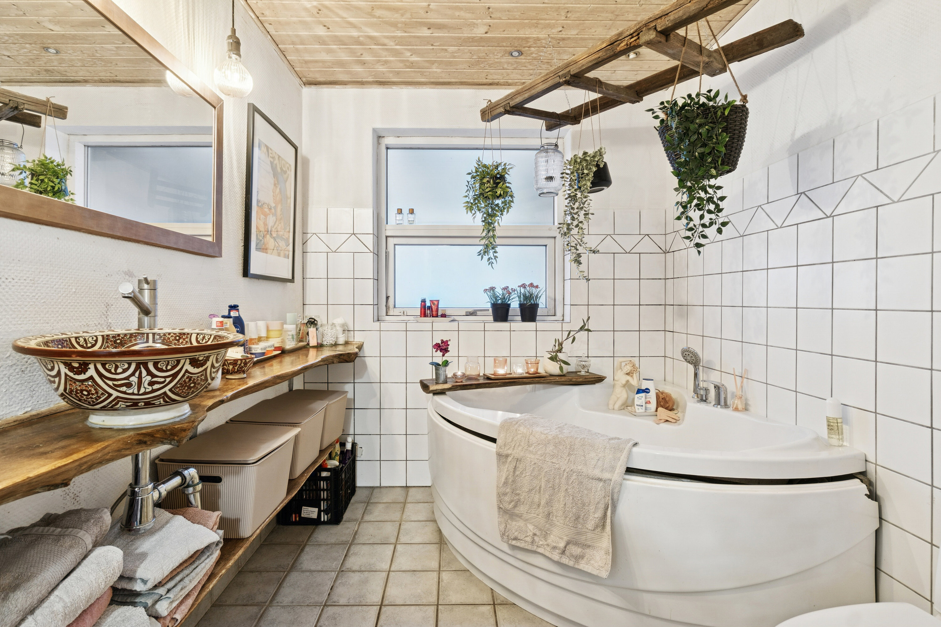 Fremhævet badeværelse billede i fuldskærmstilstand. Billede af Baneengen 13, Nylars, 3720 Aakirkeby