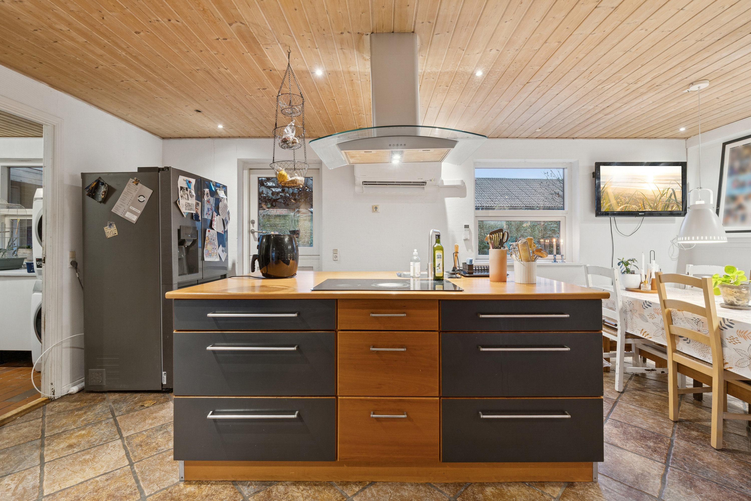 Fremhævet køkken billede i fuldskærmstilstand. Billede af Baneengen 13, Nylars, 3720 Aakirkeby