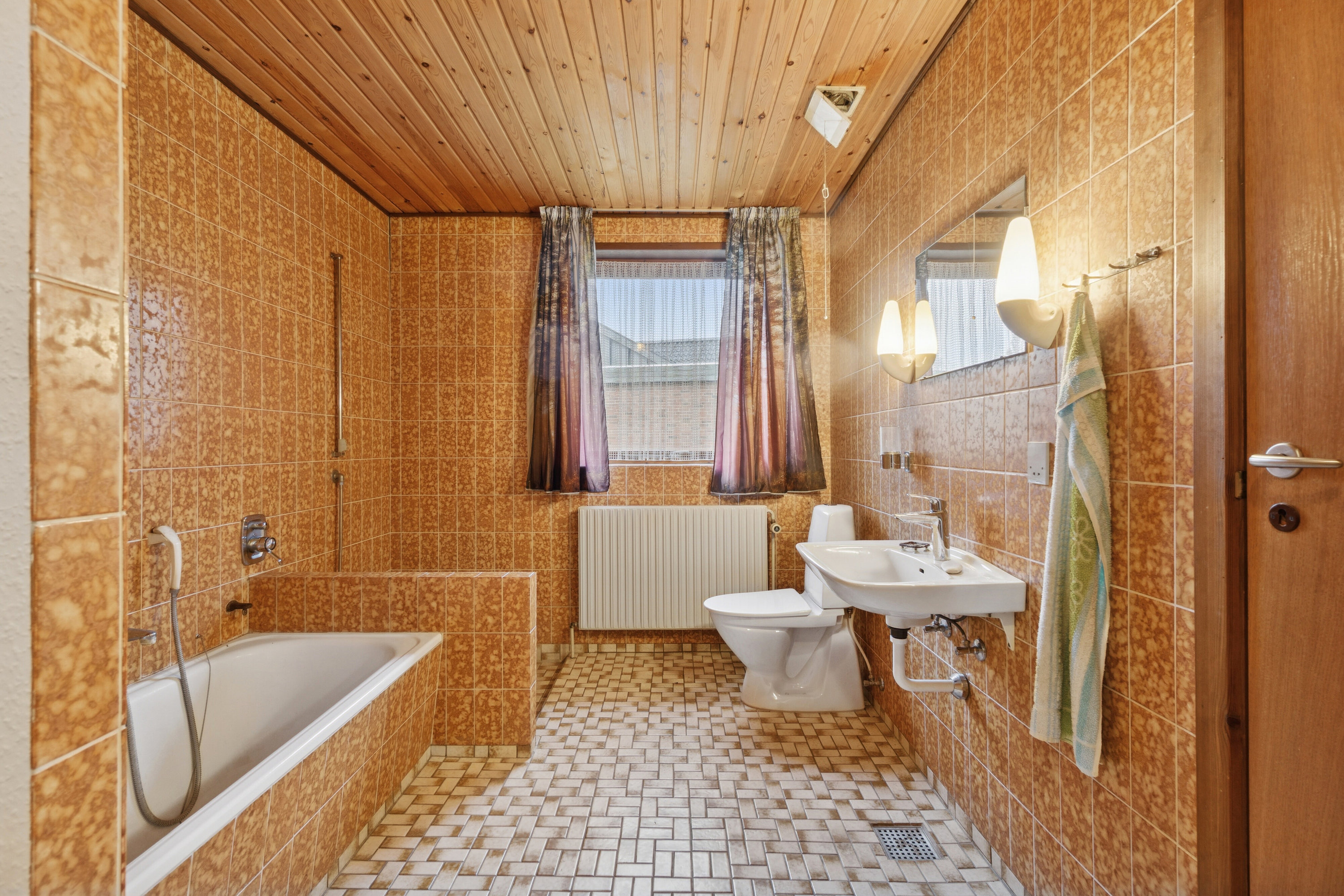 Fremhævet badeværelse billede i fuldskærmstilstand. Billede af Poppelvej 27, 8882 Fårvang