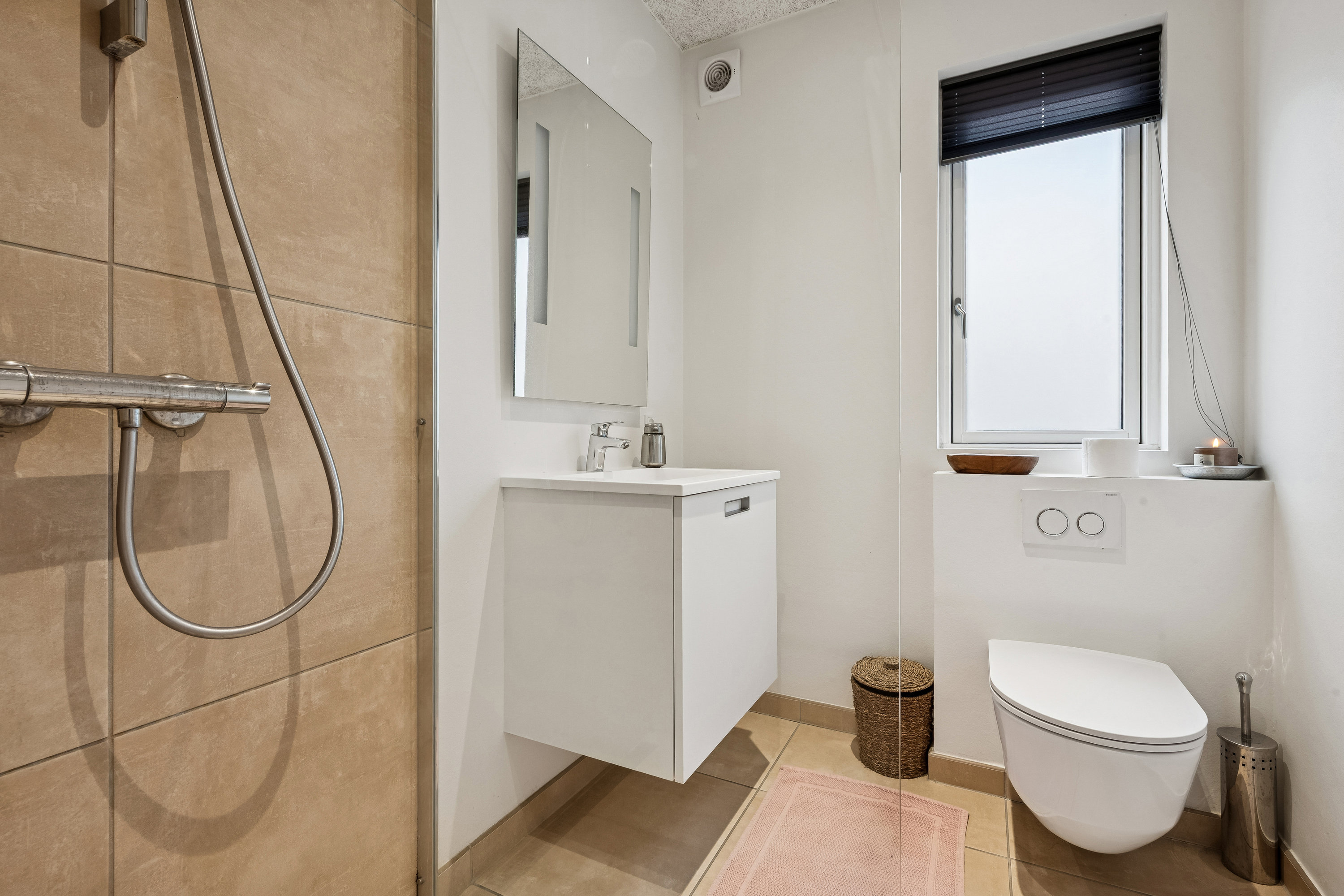 Fremhævet badeværelse billede i fuldskærmstilstand. Billede af Steenkile-Åsen 5, Udsholt, 3230 Græsted