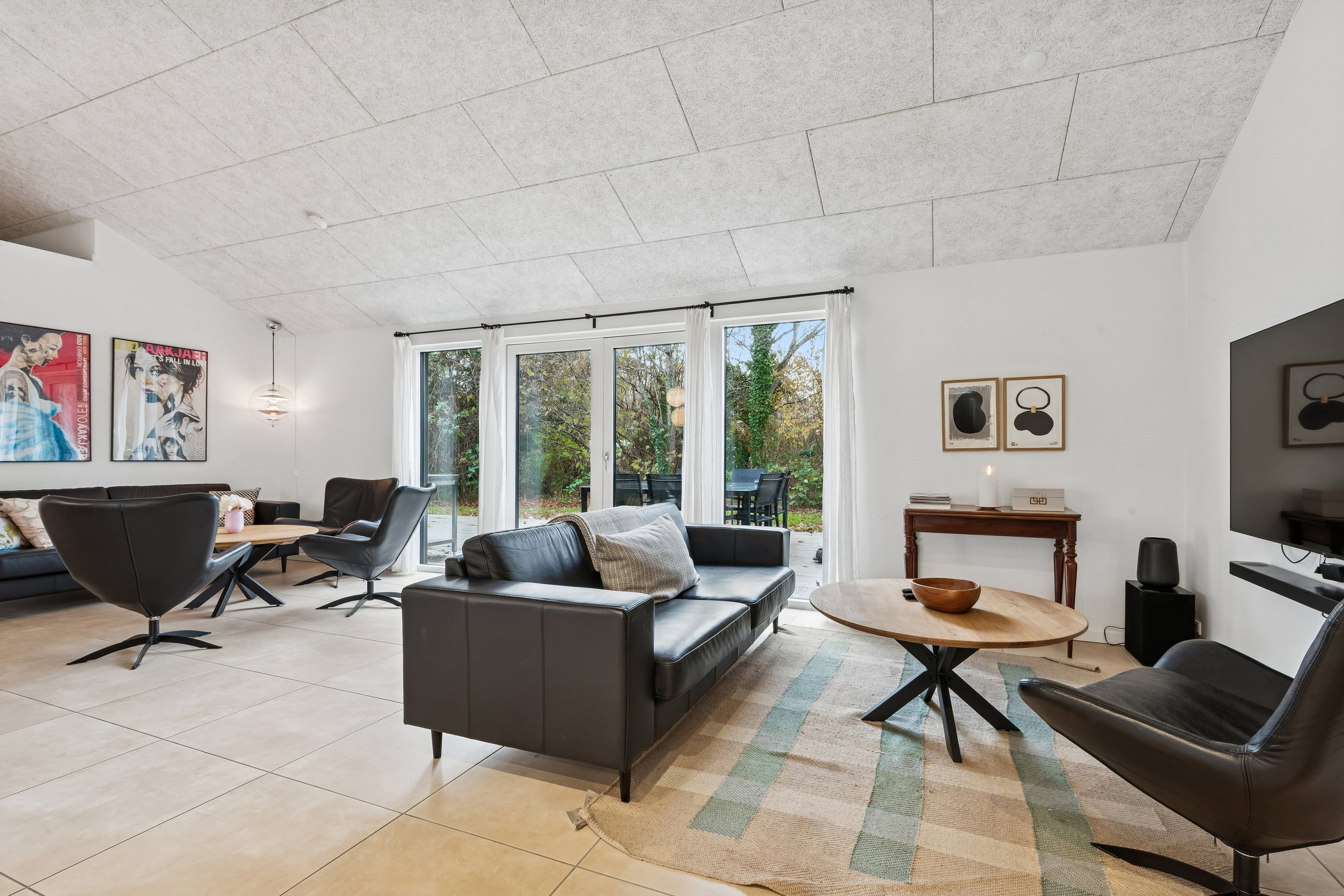 Fremhævet stue billede i fuldskærmstilstand. Billede af Steenkile-Åsen 5, Udsholt, 3230 Græsted