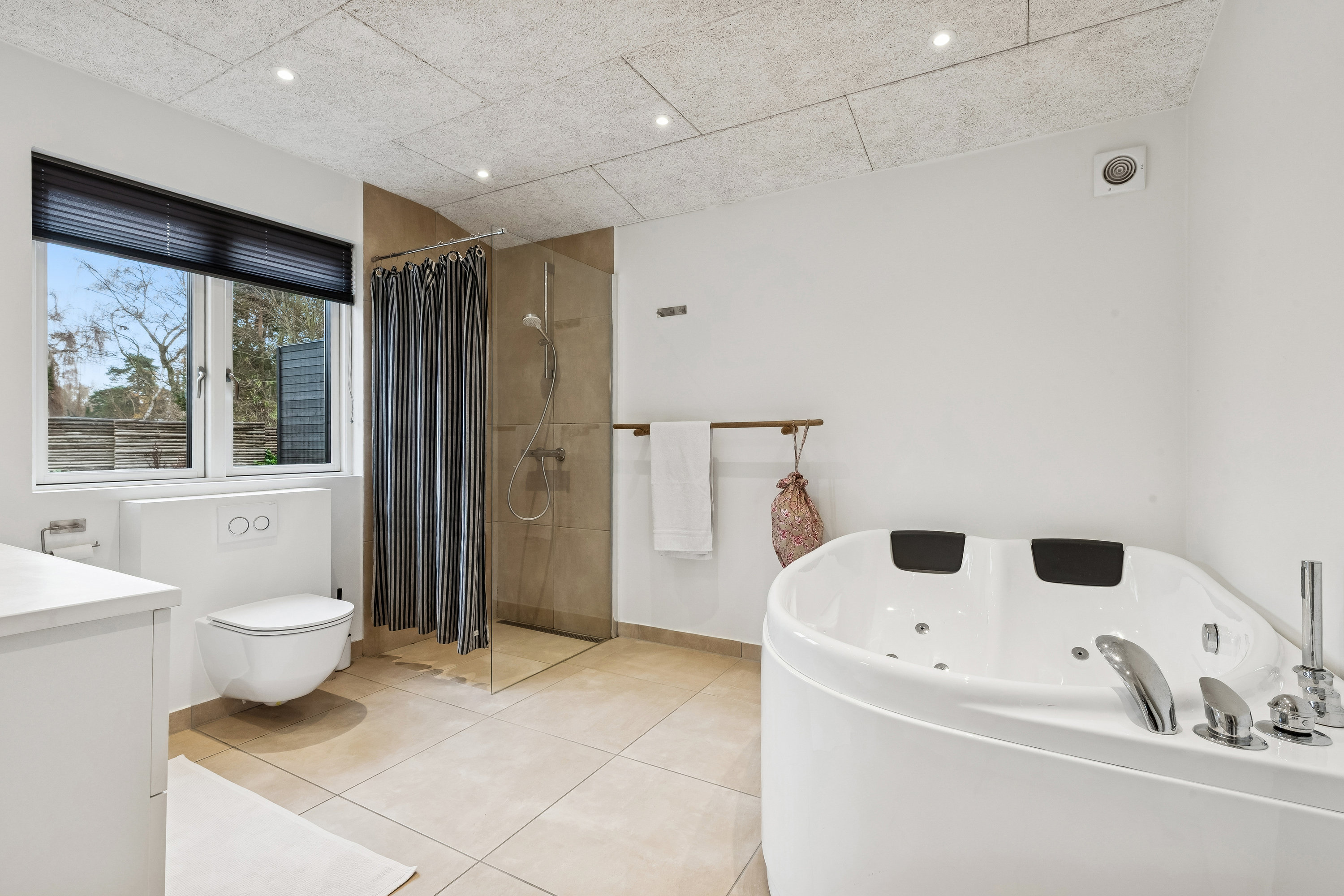 Fremhævet badeværelse billede i fuldskærmstilstand. Billede af Steenkile-Åsen 5, Udsholt, 3230 Græsted