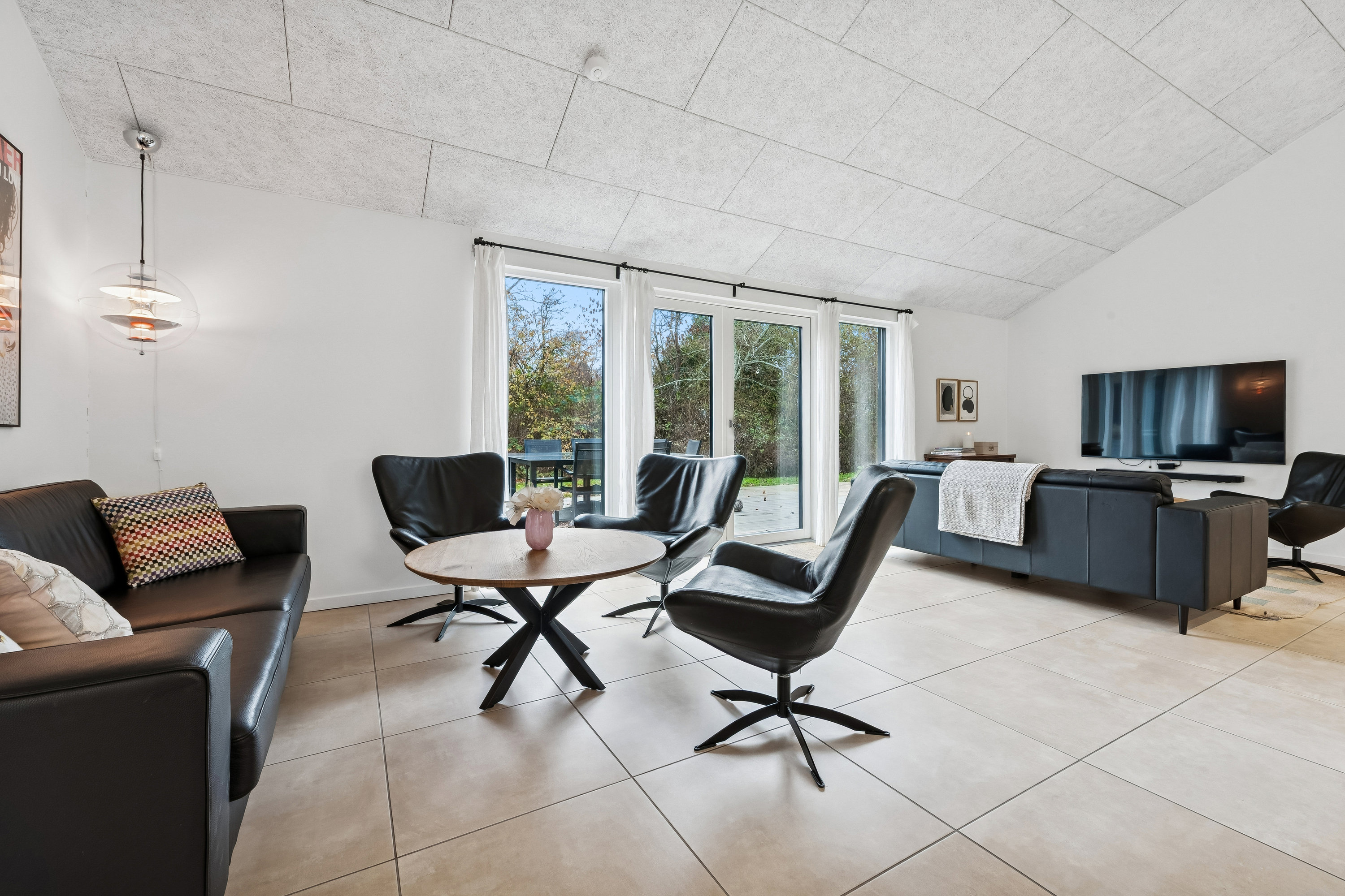 Fremhævet stue billede i fuldskærmstilstand. Billede af Steenkile-Åsen 5, Udsholt, 3230 Græsted