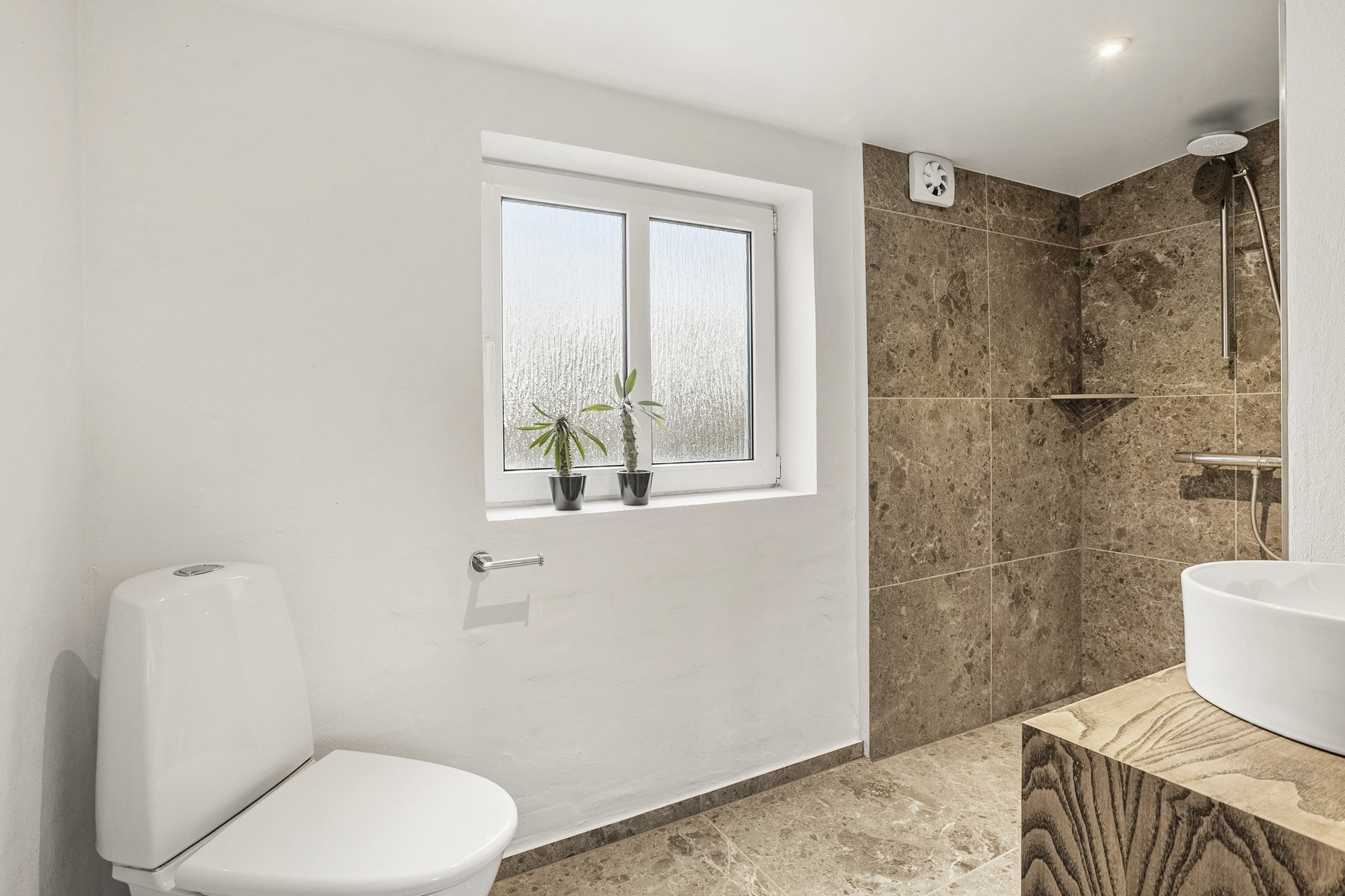 Fremhævet badeværelse billede i fuldskærmstilstand. Billede af Skravevej 8, Københoved, 6630 Rødding