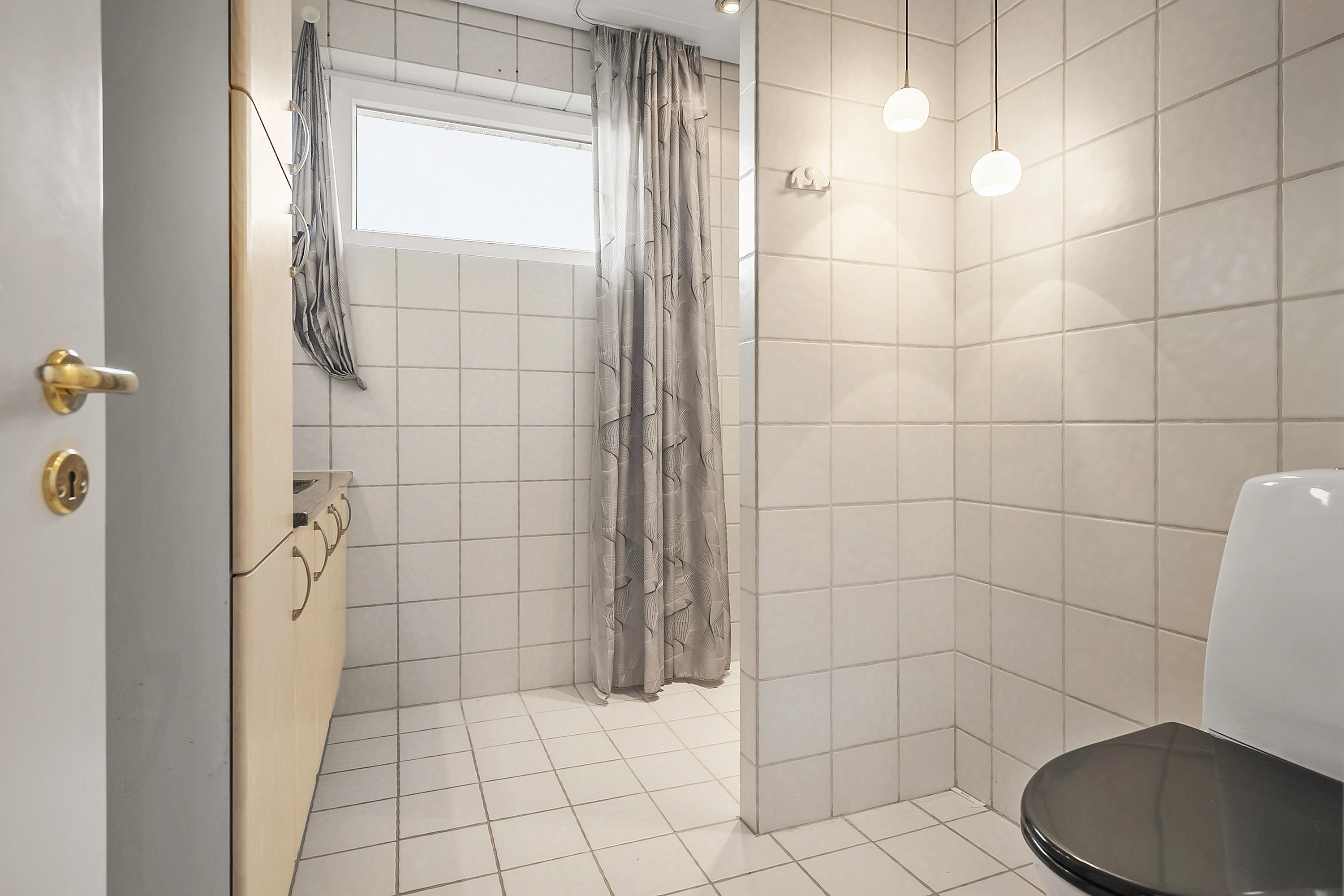 Fremhævet badeværelse billede i fuldskærmstilstand. Billede af Munkekæret 12, Bjergby, 9800 Hjørring