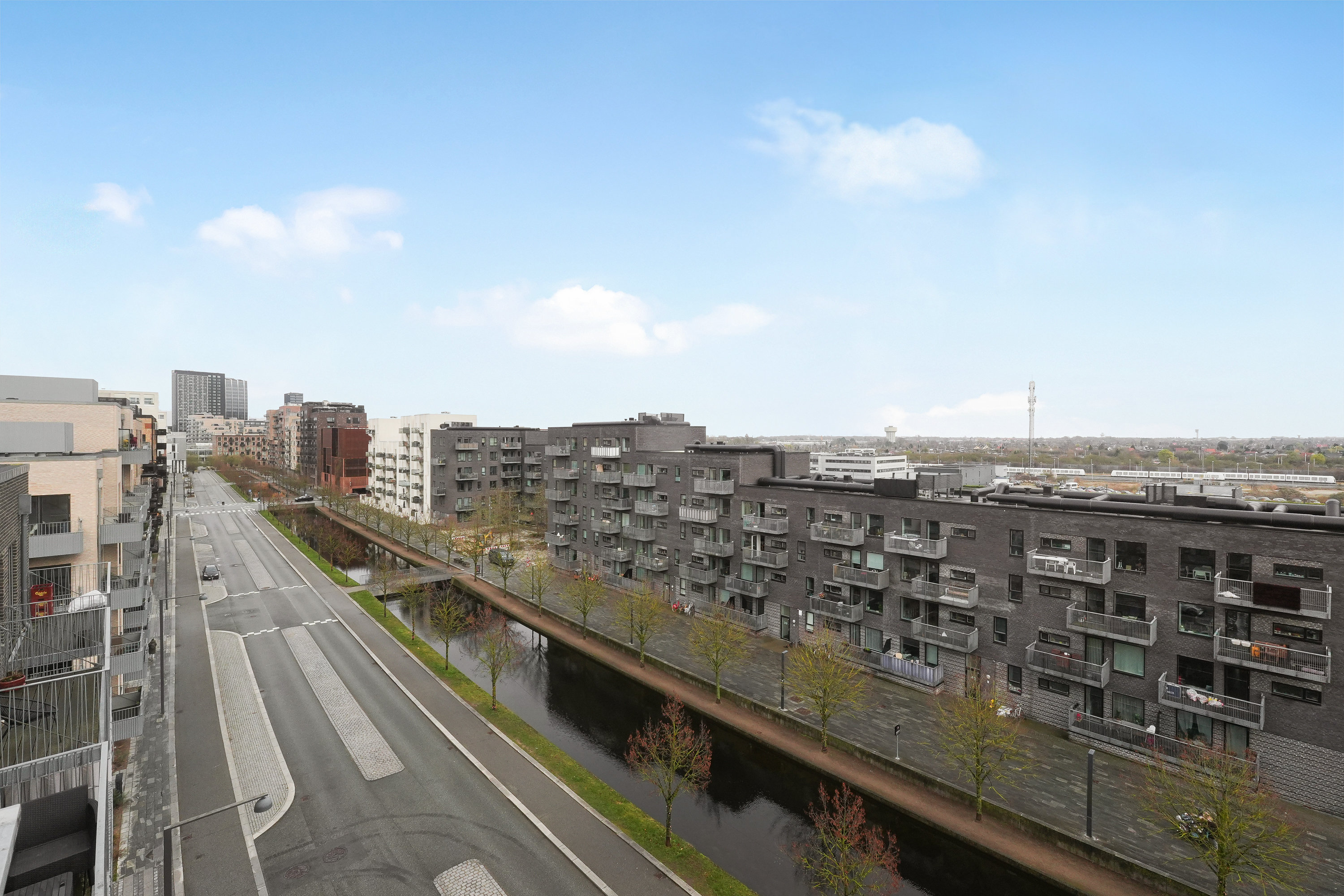 Fremhævet andet billede i fuldskærmstilstand. Billede af Robert Jacobsens Vej 40B, 5. th., 2300 København S