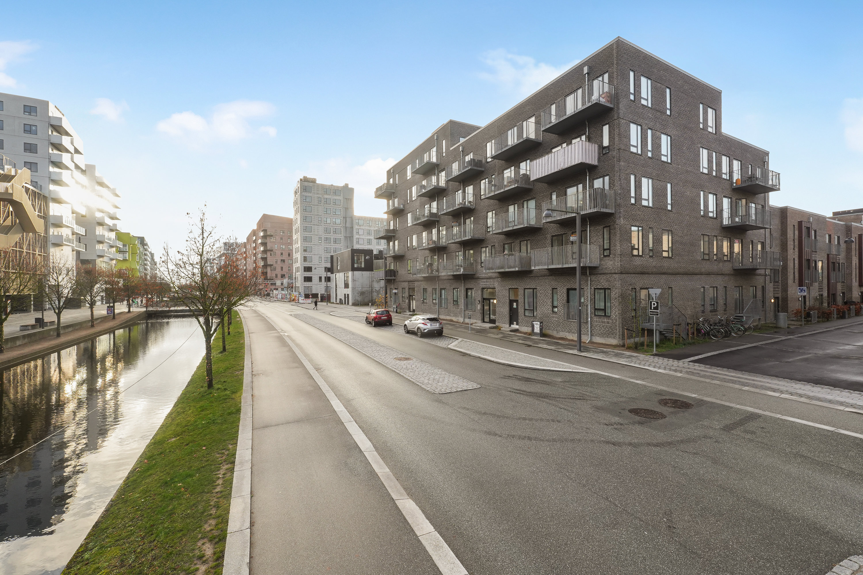 Fremhævet andet billede i fuldskærmstilstand. Billede af Robert Jacobsens Vej 40B, 5. th., 2300 København S