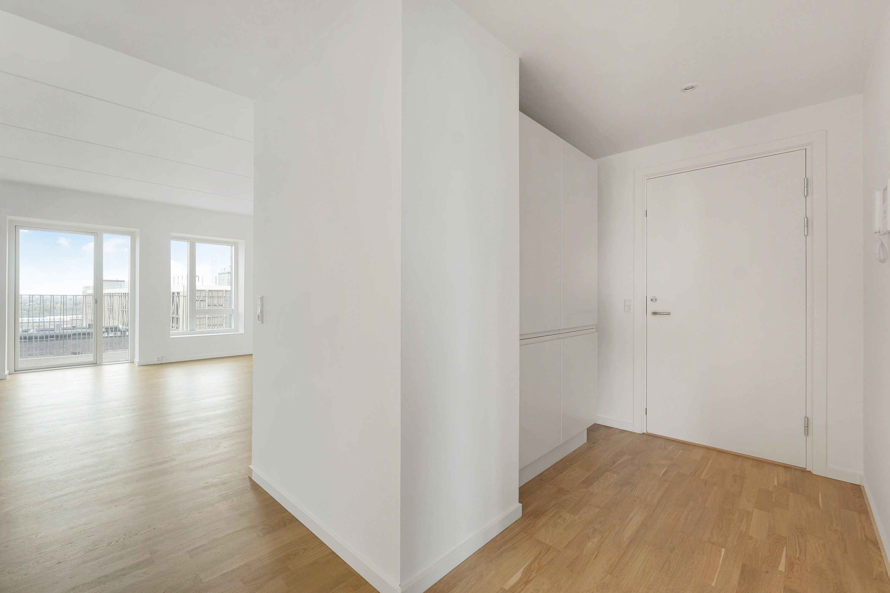 Fremhævet andet billede i fuldskærmstilstand. Billede af Robert Jacobsens Vej 40B, 5. th., 2300 København S