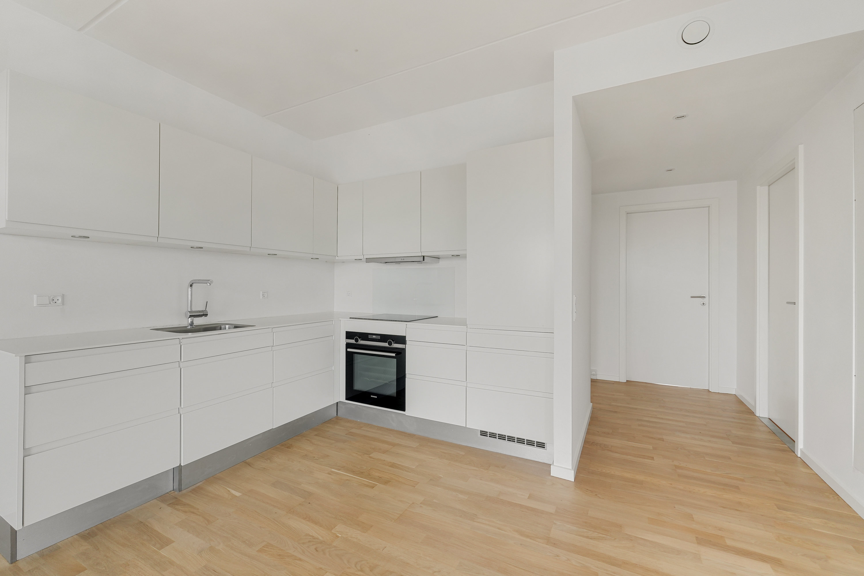 Fremhævet andet billede i fuldskærmstilstand. Billede af Robert Jacobsens Vej 40B, 5. th., 2300 København S