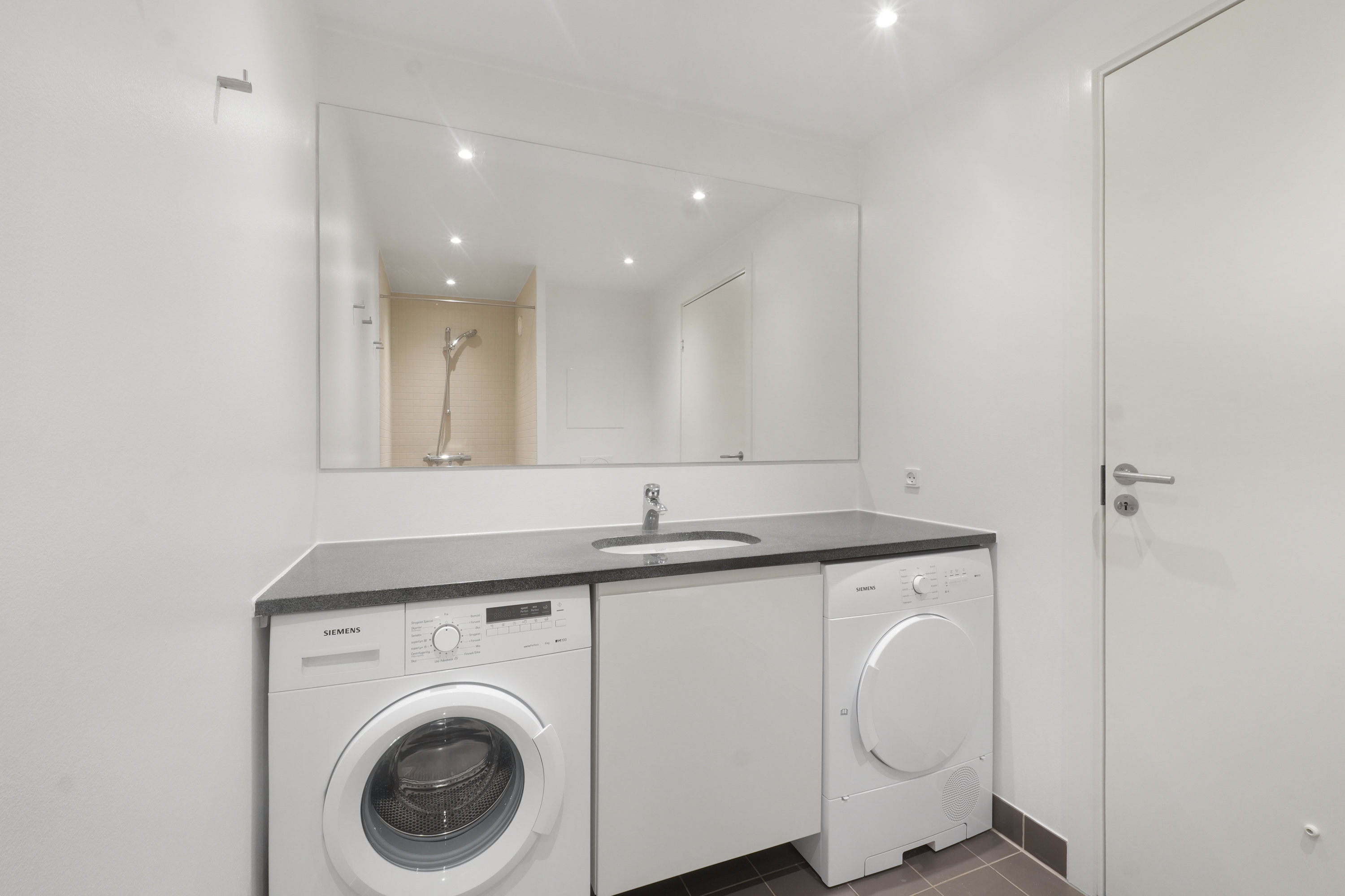 Fremhævet andet billede i fuldskærmstilstand. Billede af C.F. Møllers Allé 2D, 4. tv., 2300 København S