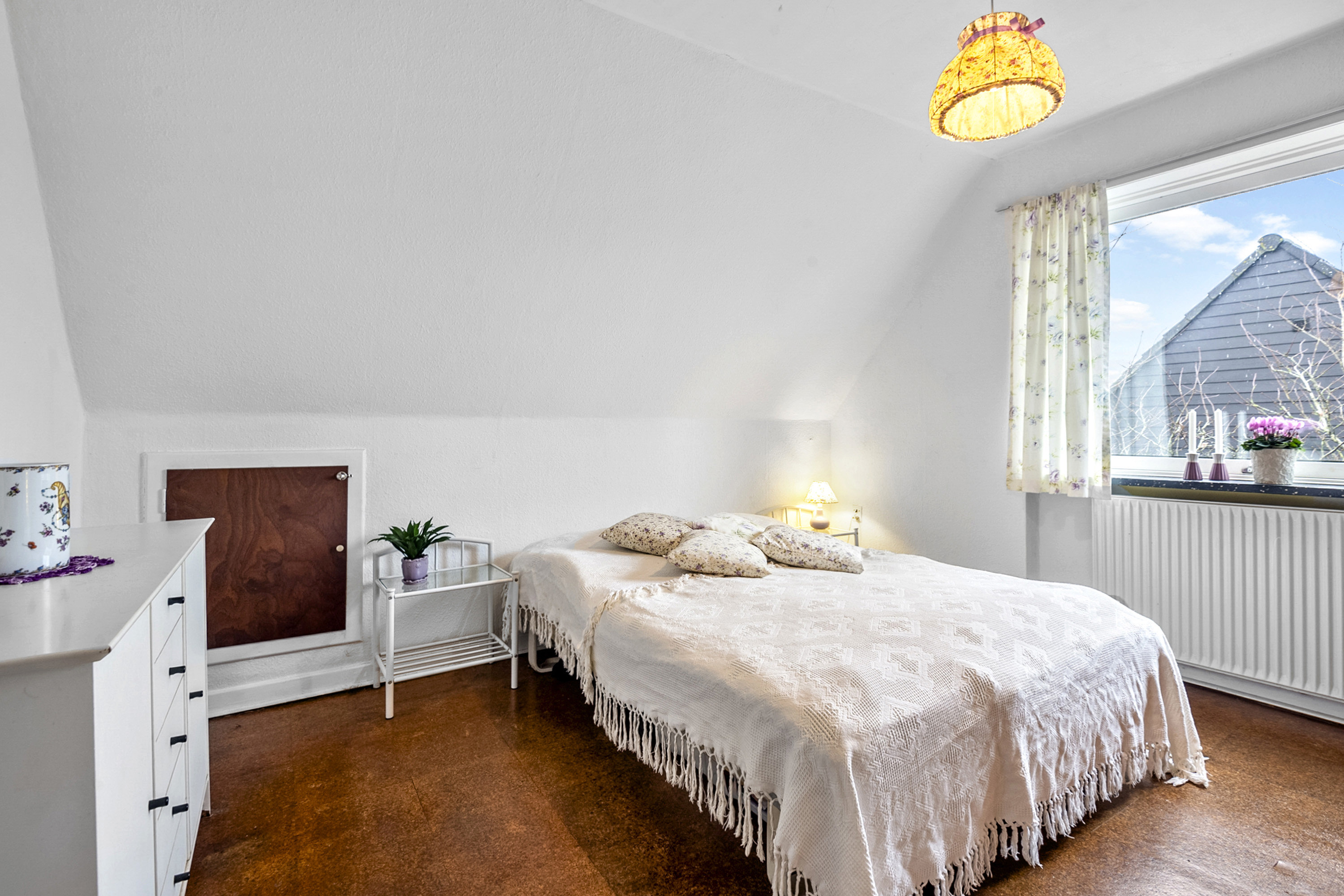 Fremhævet soveværelse billede i fuldskærmstilstand. Billede af Hasselvej 8, 6705 Esbjerg Ø