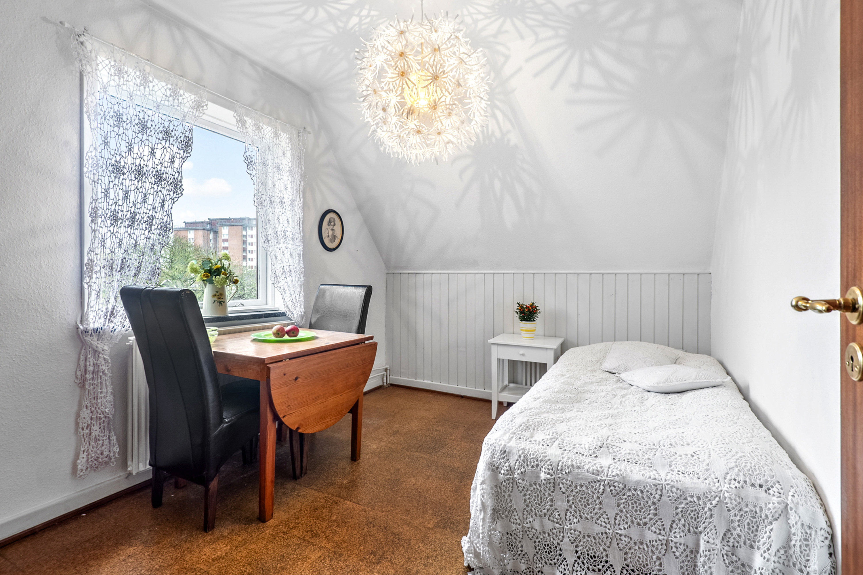 Fremhævet soveværelse billede i fuldskærmstilstand. Billede af Hasselvej 8, 6705 Esbjerg Ø