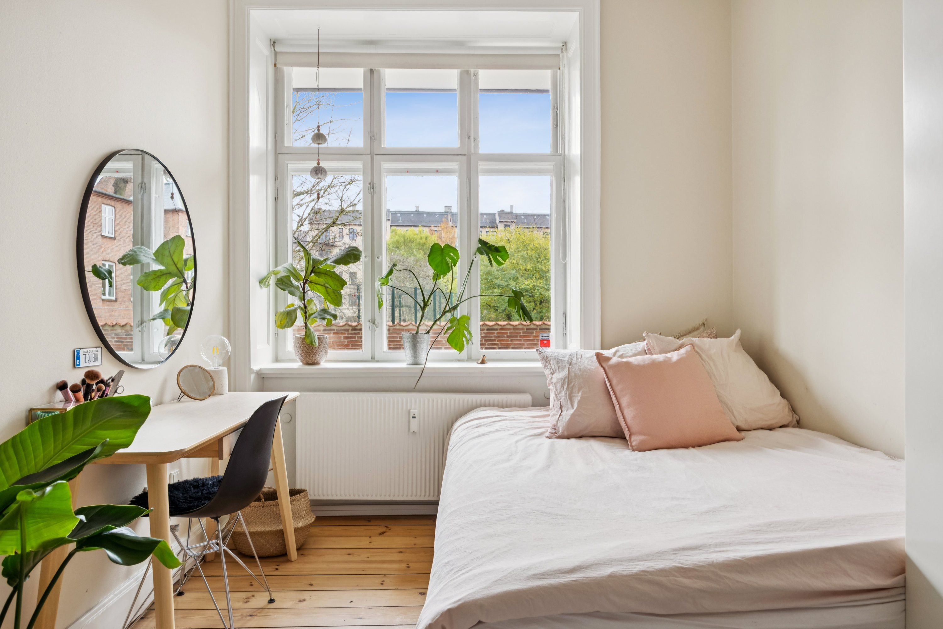 Fremhævet stue billede i fuldskærmstilstand. Billede af Henrik Steffens Vej 6, st.. th., 1866 Frederiksberg C