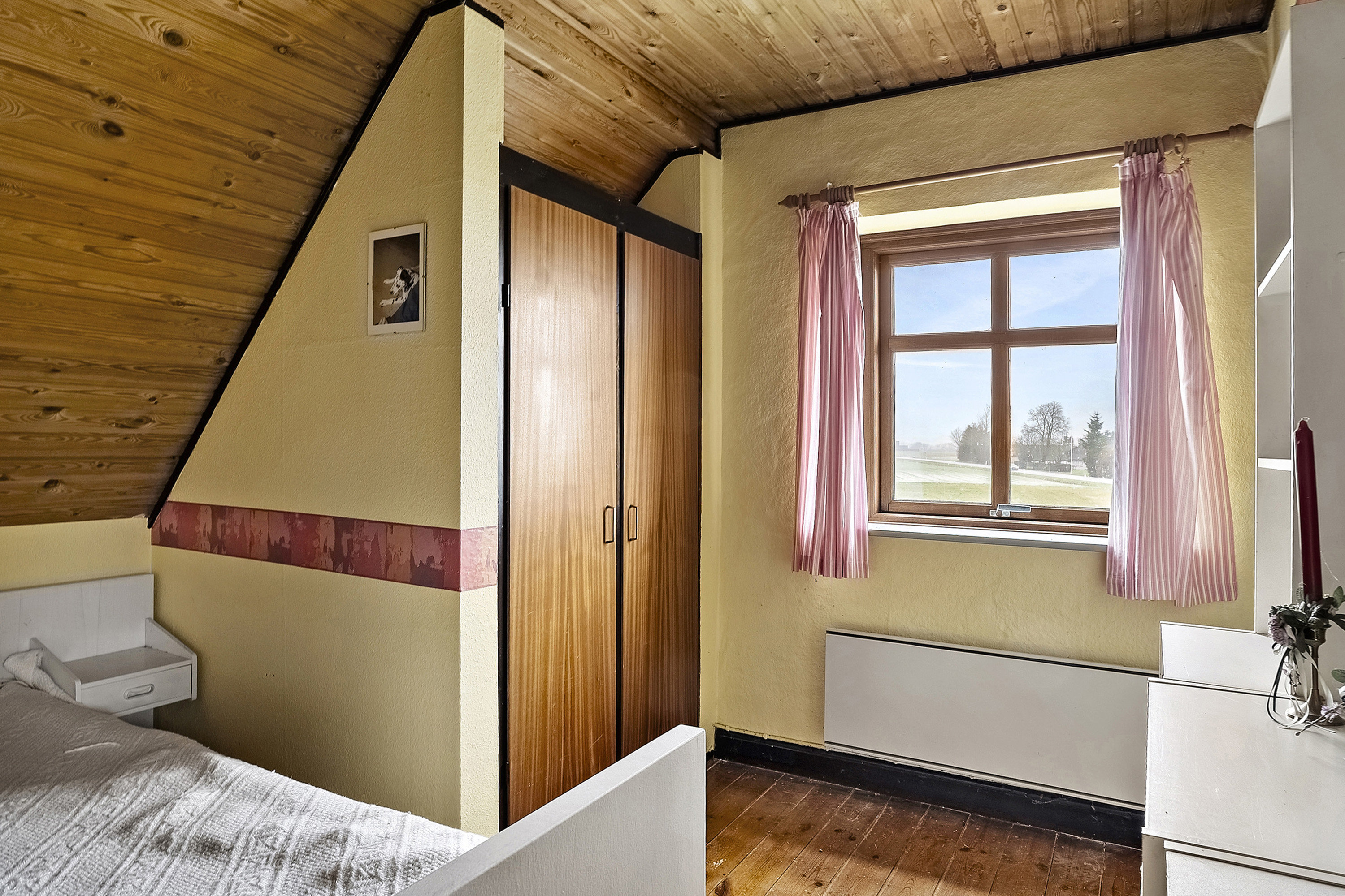 Fremhævet soveværelse billede i fuldskærmstilstand. Billede af Bjerrevej 374, Gramrode, 7130 Juelsminde