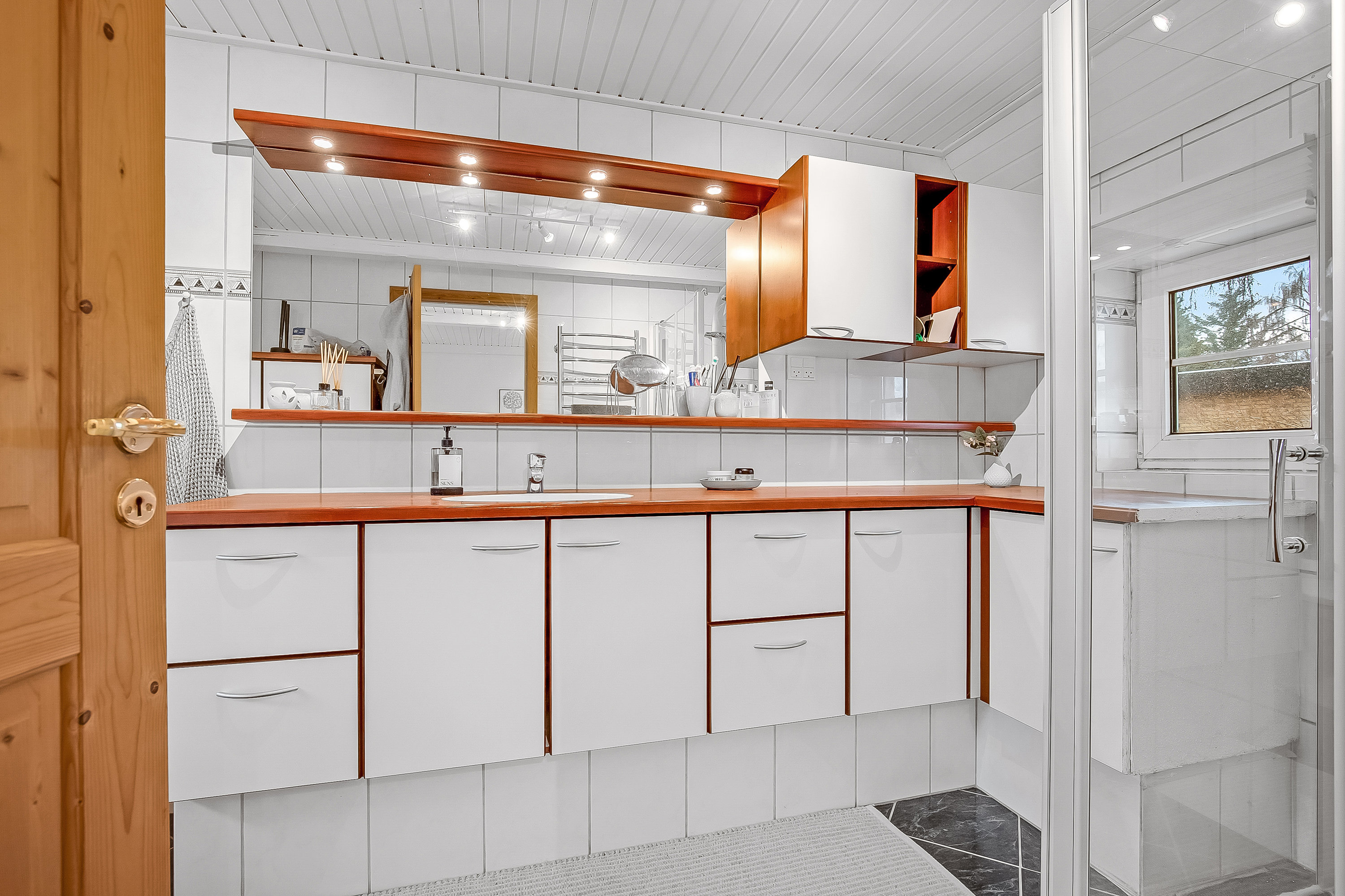 Fremhævet badeværelse billede i fuldskærmstilstand. Billede af Skomagergade 30, 6093 Sjølund