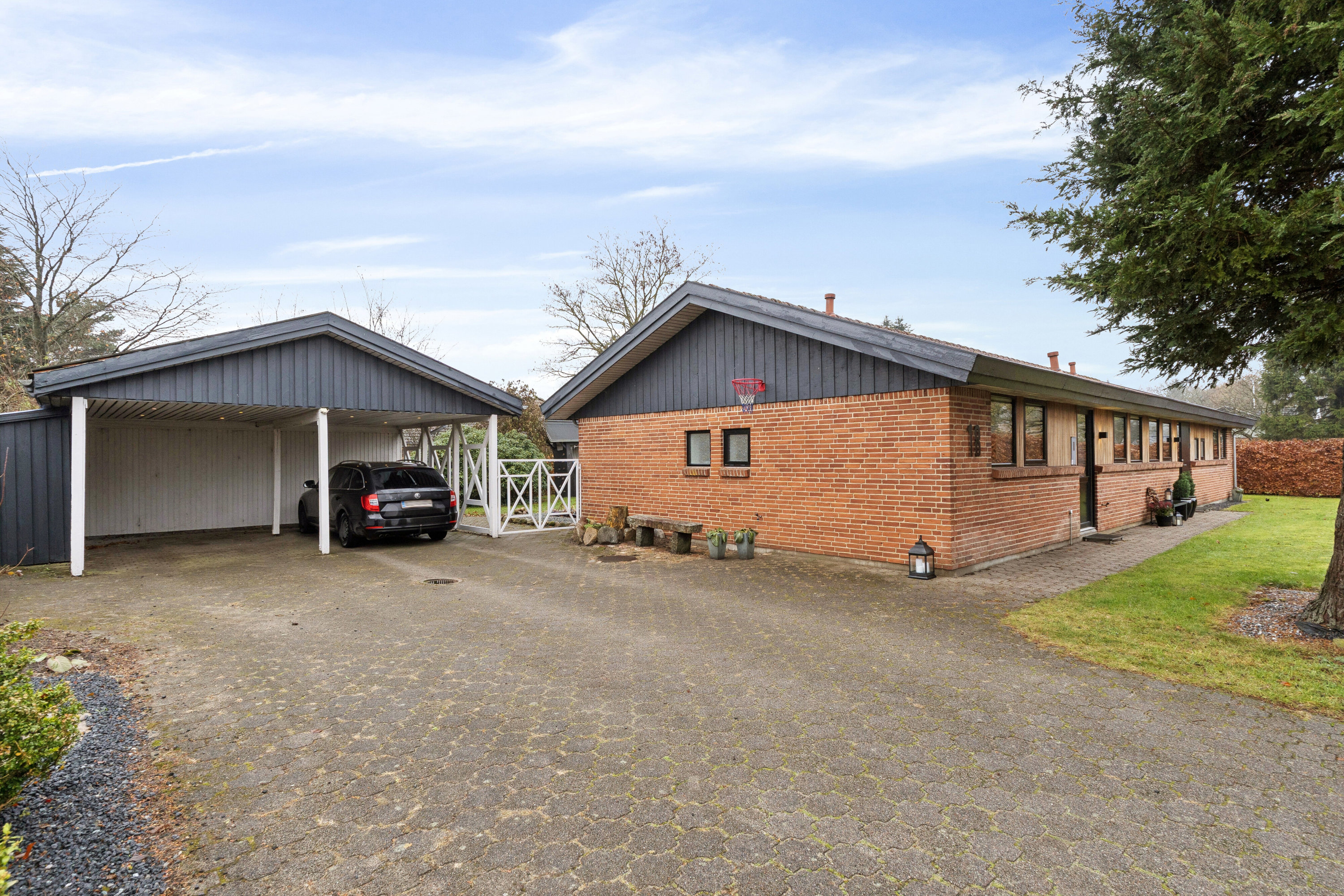 Fremhævet set fra vejen billede i fuldskærmstilstand. Billede af Granvænget 18, Smedeby, 6340 Kruså