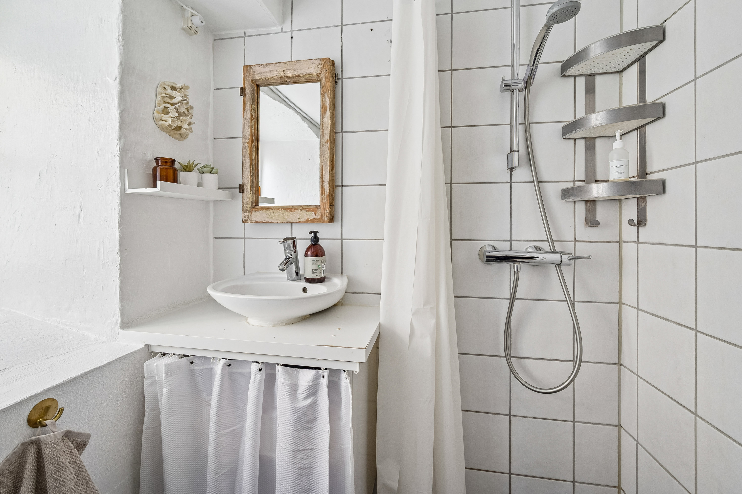 Fremhævet badeværelse billede i fuldskærmstilstand. Billede af Christiansgade 8, kld.., 8000 Aarhus C