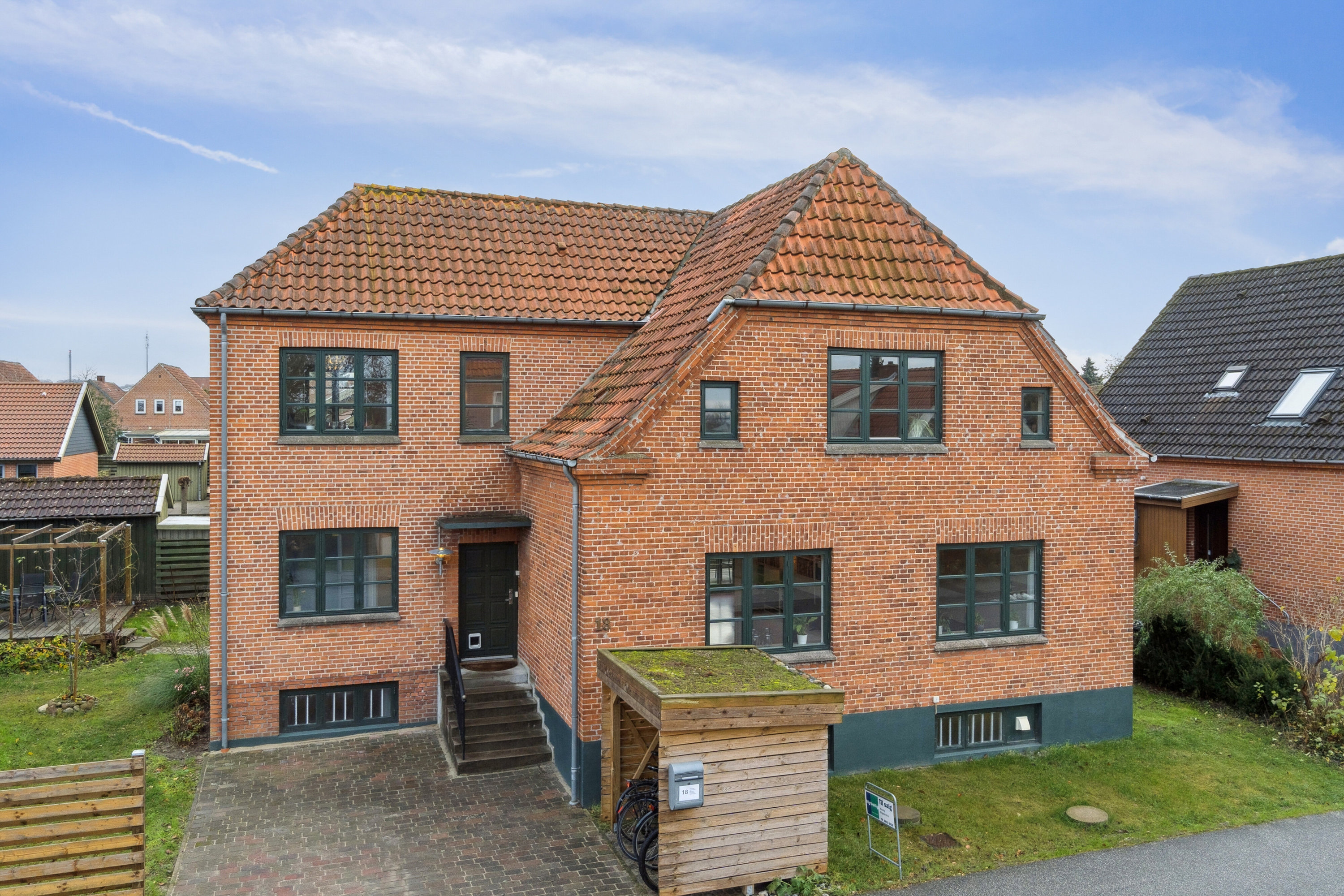 Fremhævet set fra vejen billede i fuldskærmstilstand. Billede af Rolighedsvej 18, 4200 Slagelse